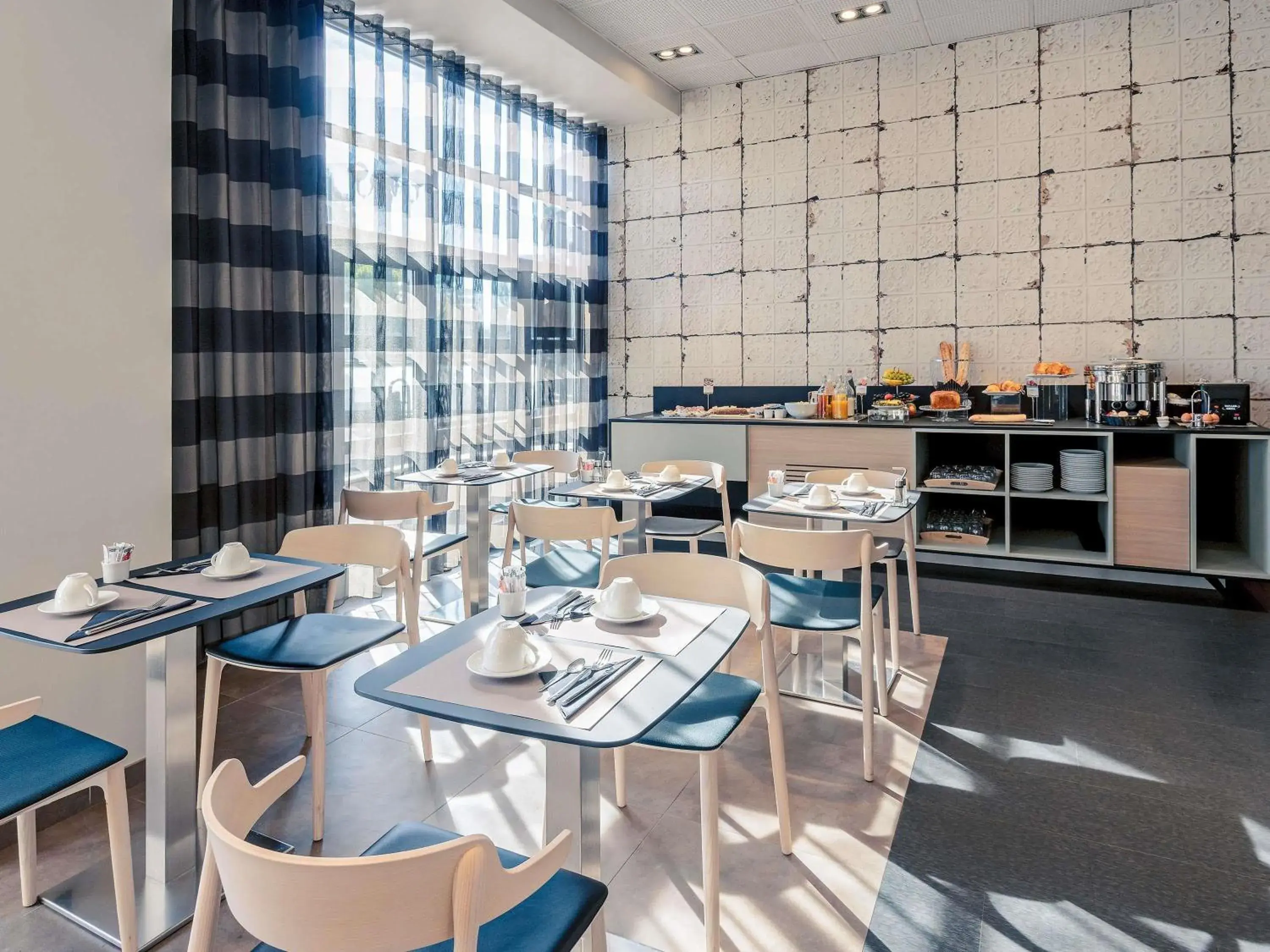 Breakfast in Hôtel Mercure Thionville Centre Porte du Luxembourg Breakfast in Hôtel Mercure Thionville Centre Porte du Luxembourg