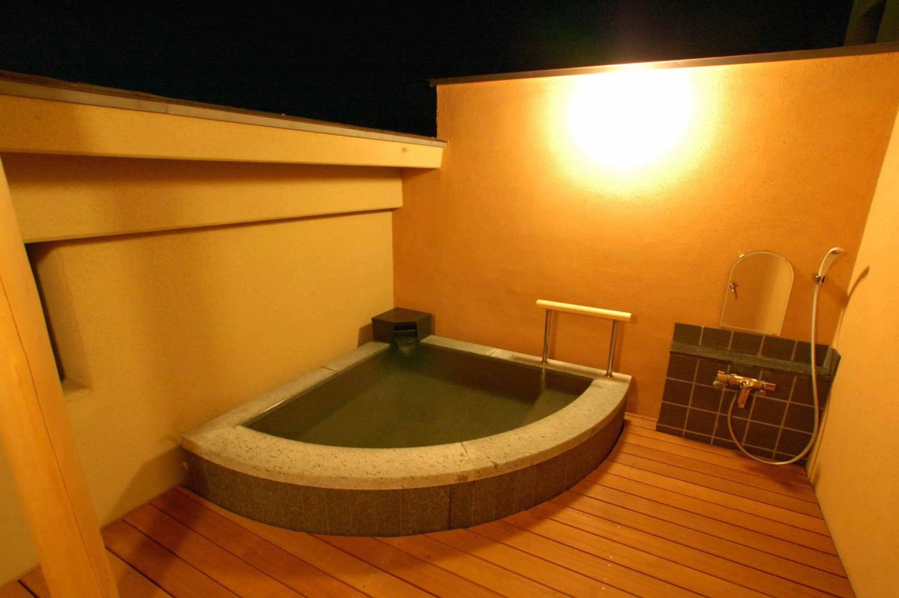 Hot Spring Bath in Fugaku Hanabusa