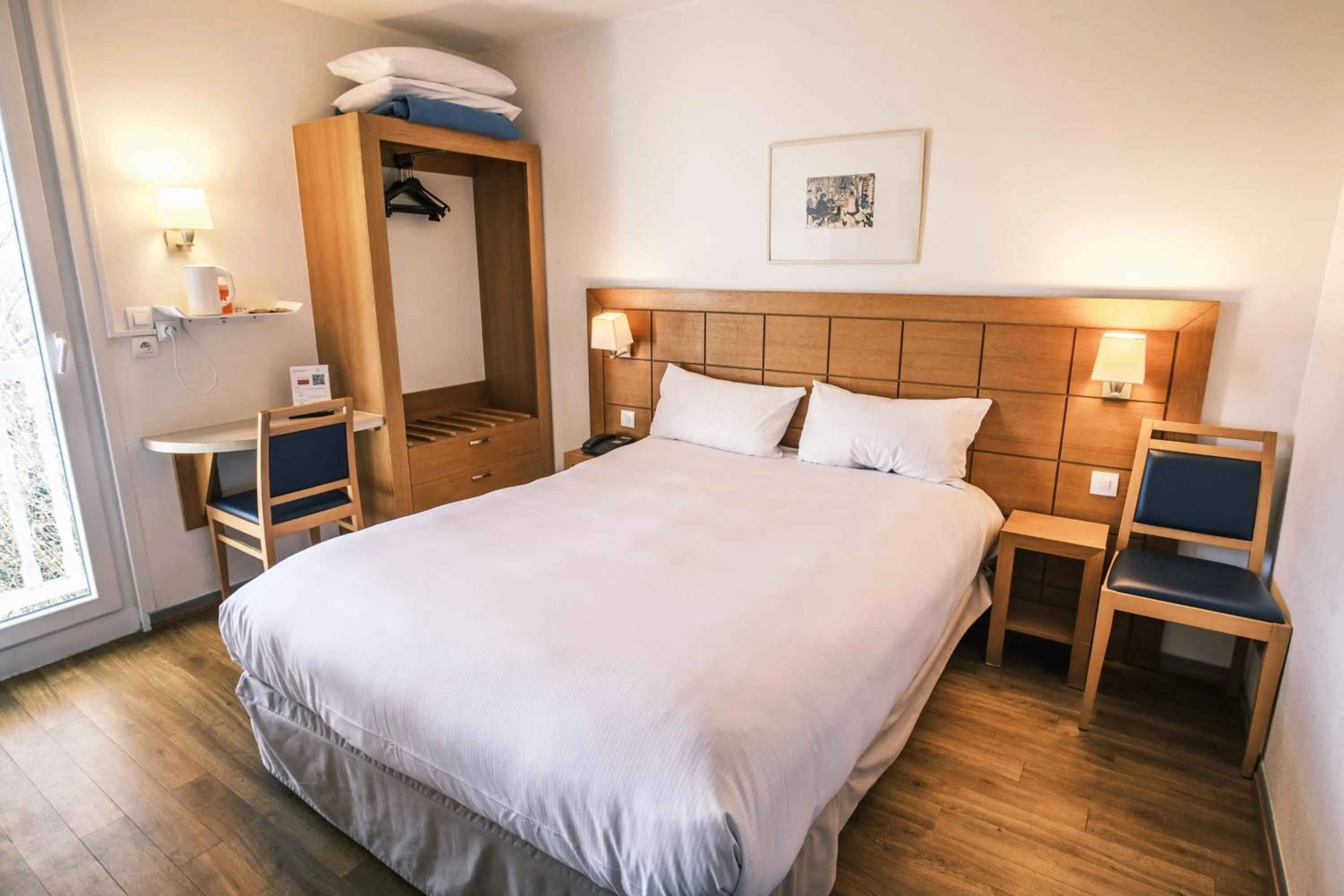 Bedroom, Bed in Hotel Strasbourg - Montagne Verte & Restaurant Louisiane