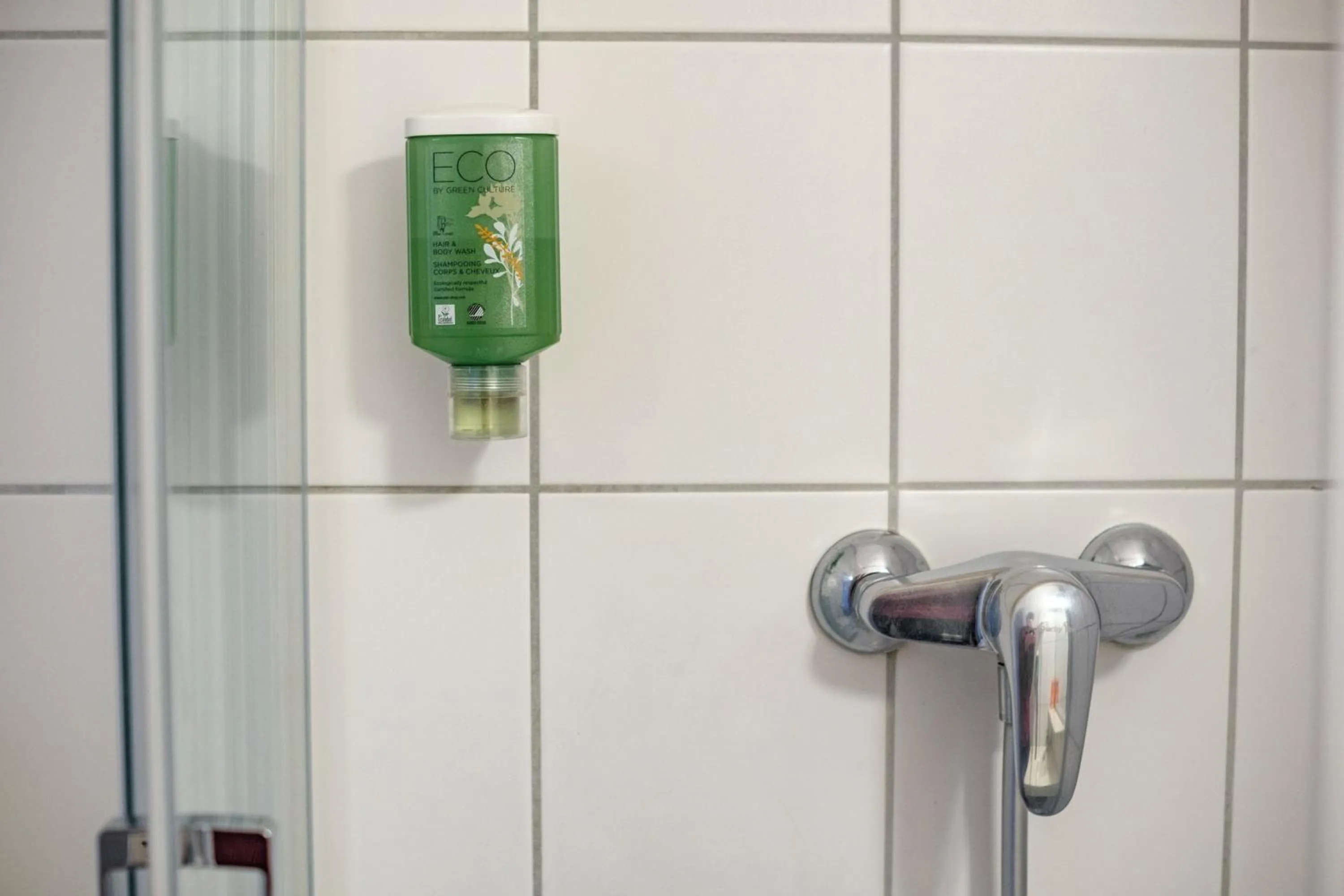 Bathroom in Hotel Strasbourg - Montagne Verte & Restaurant Louisiane