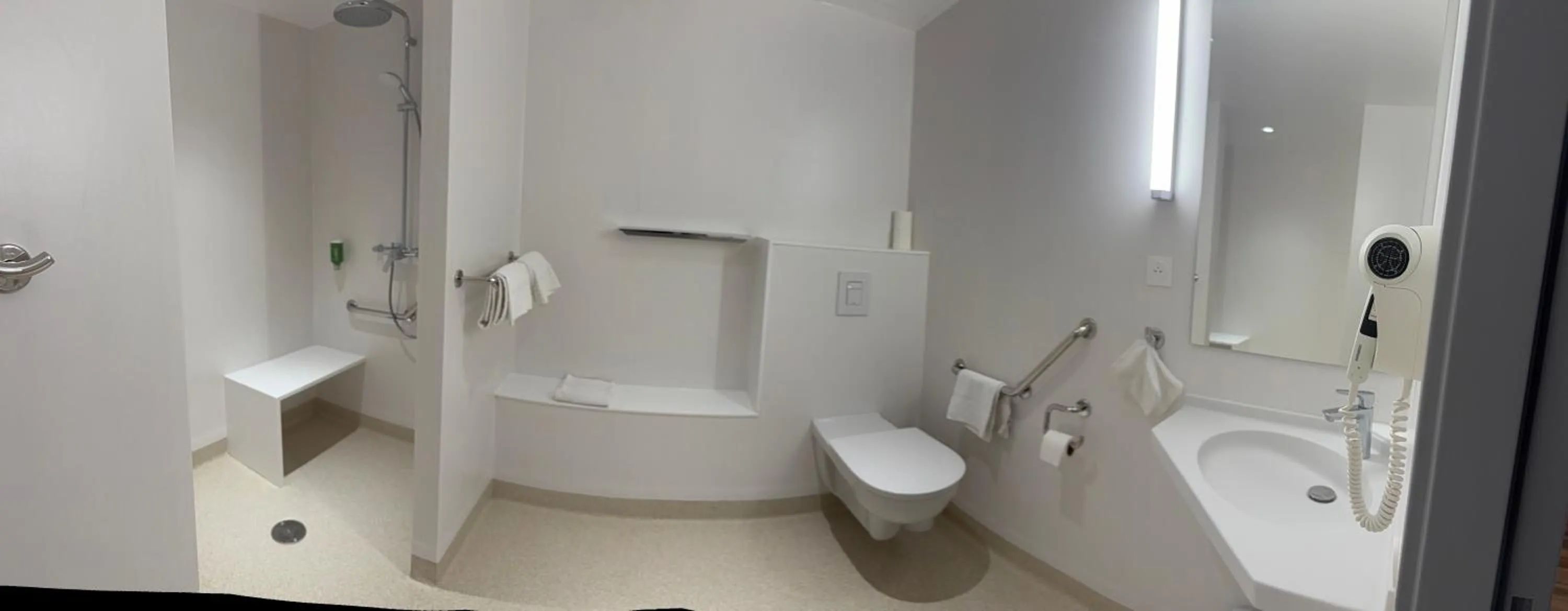 Bathroom in Hotel Strasbourg - Montagne Verte & Restaurant Louisiane