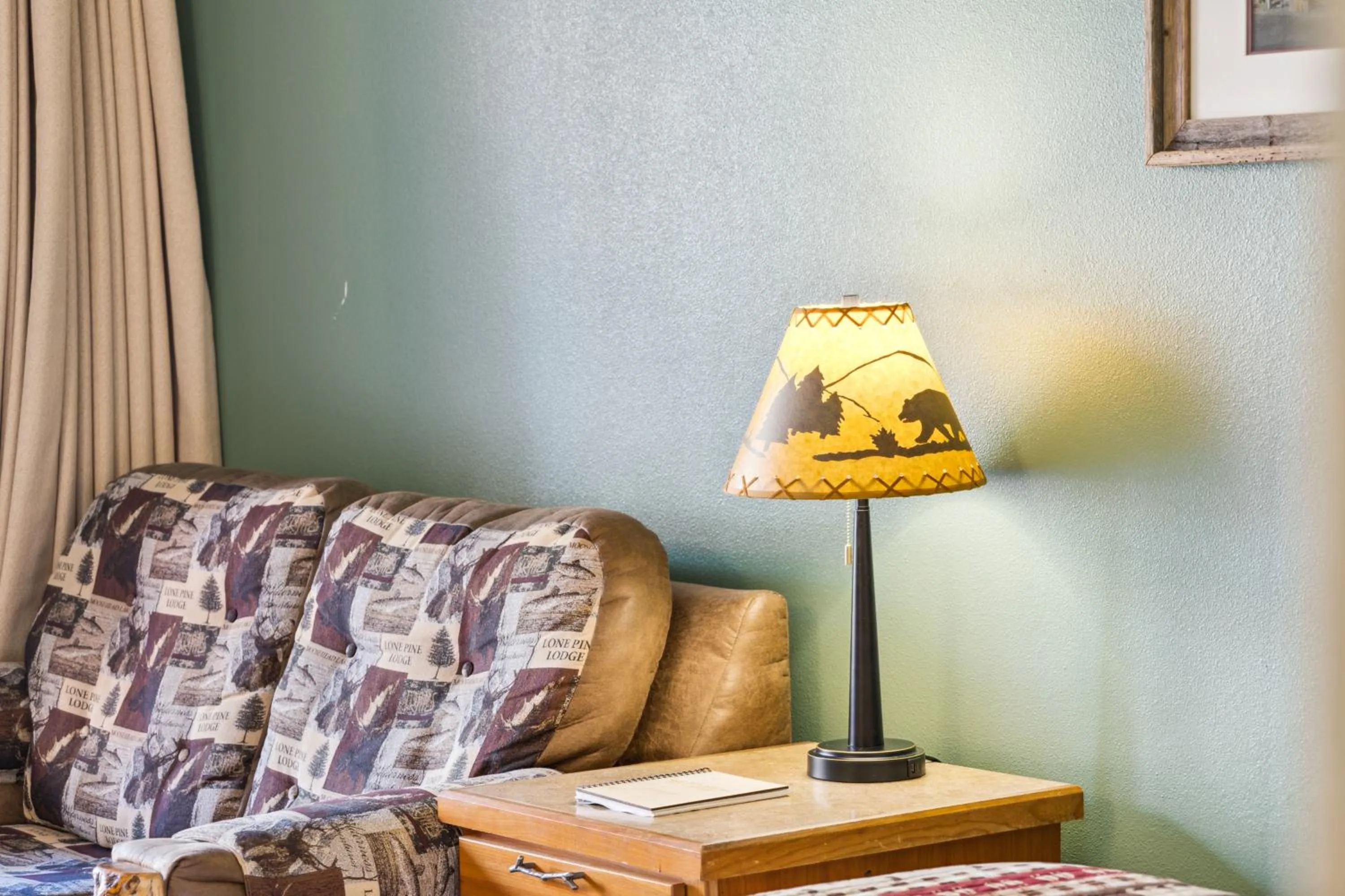 Seating area in Ponderosa Lodge