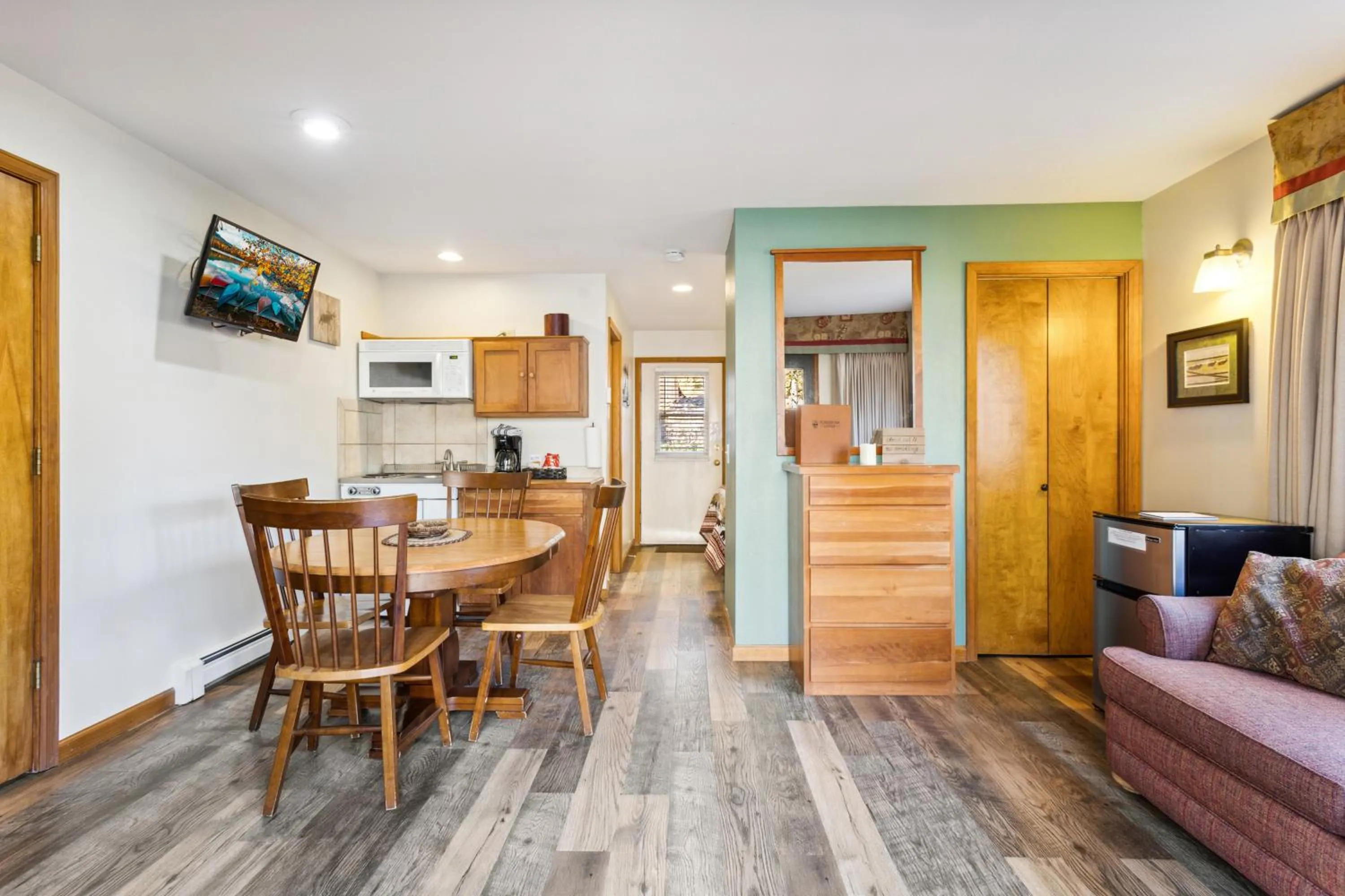 Dining area in Ponderosa Lodge