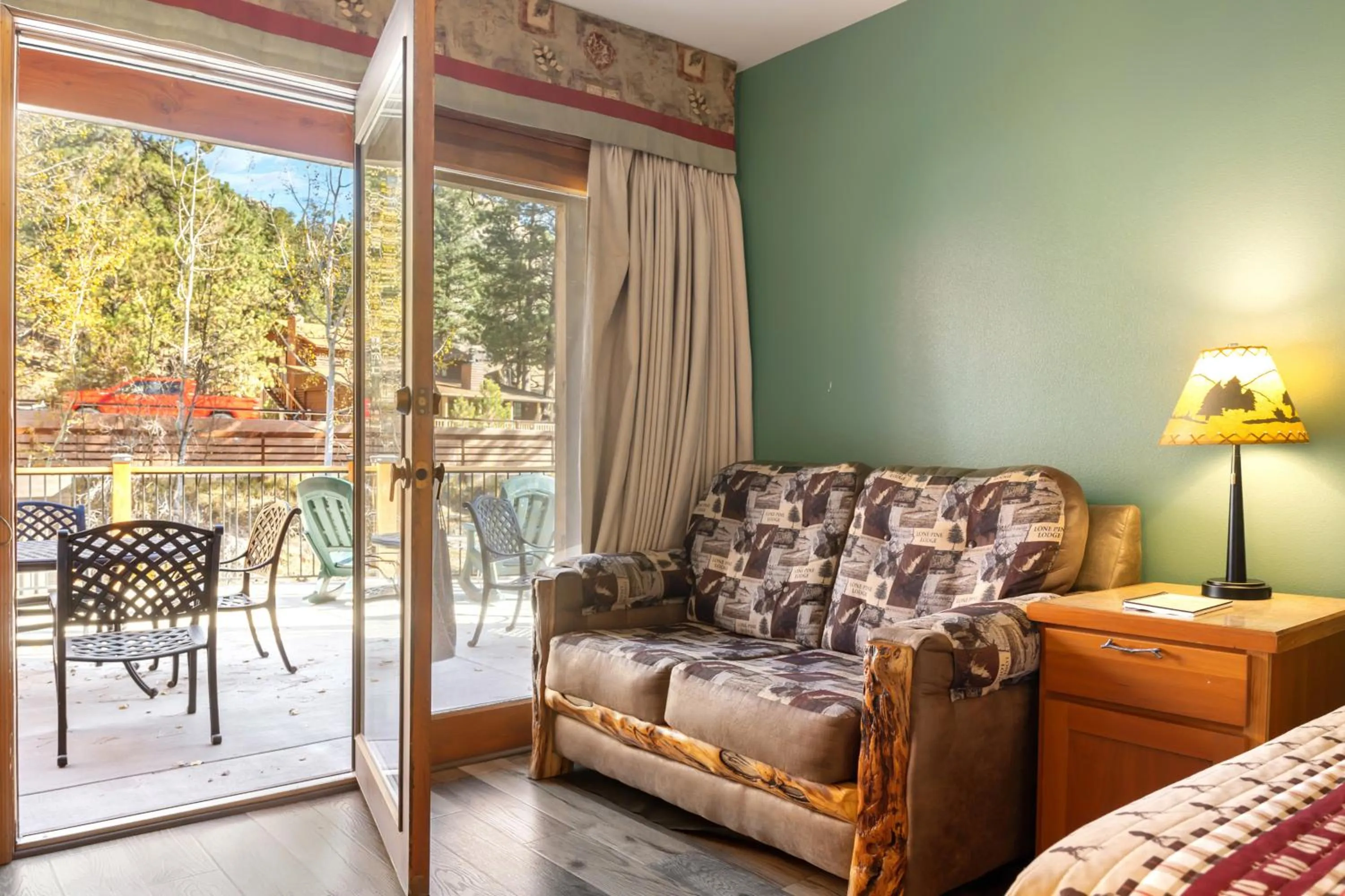 Seating area in Ponderosa Lodge