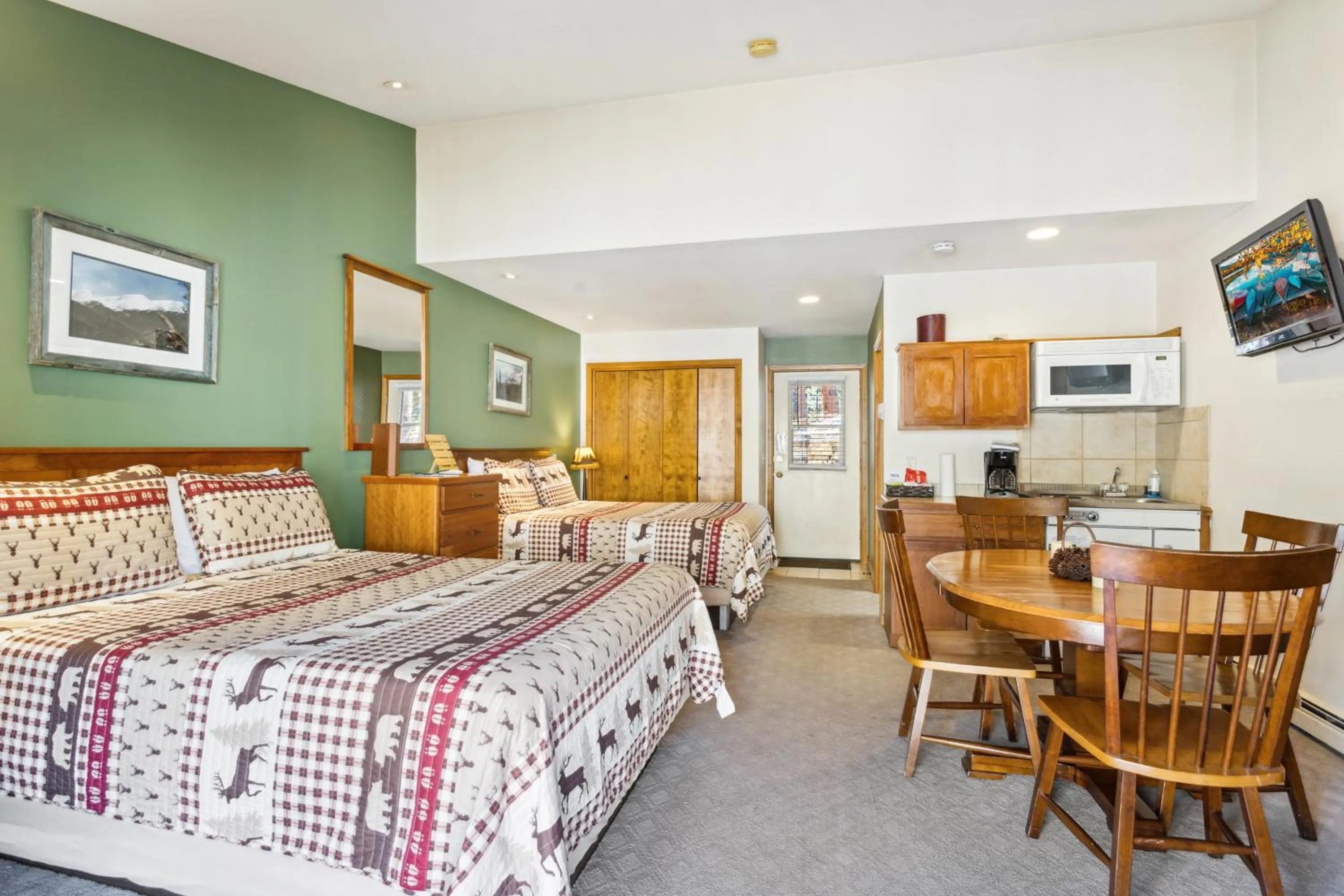 Bed in Ponderosa Lodge