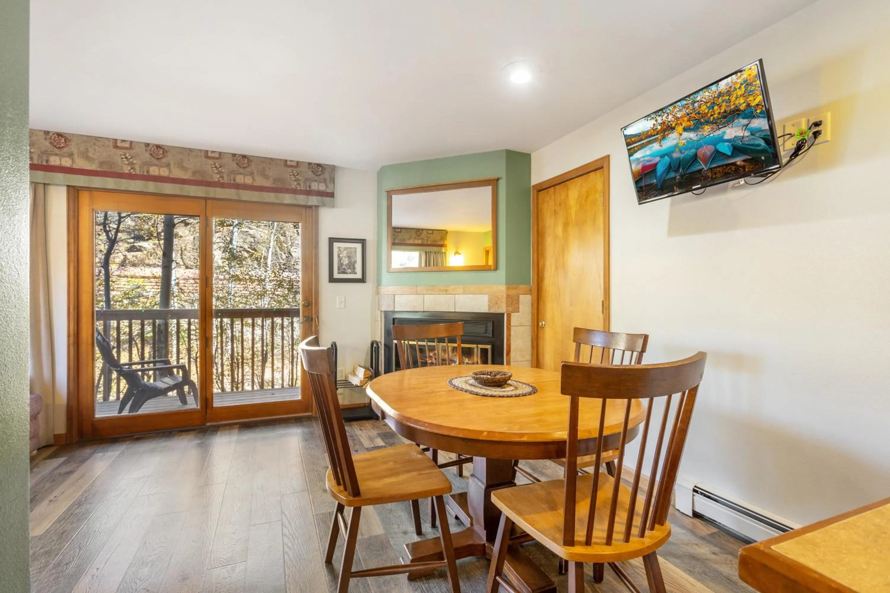 TV and multimedia in Ponderosa Lodge