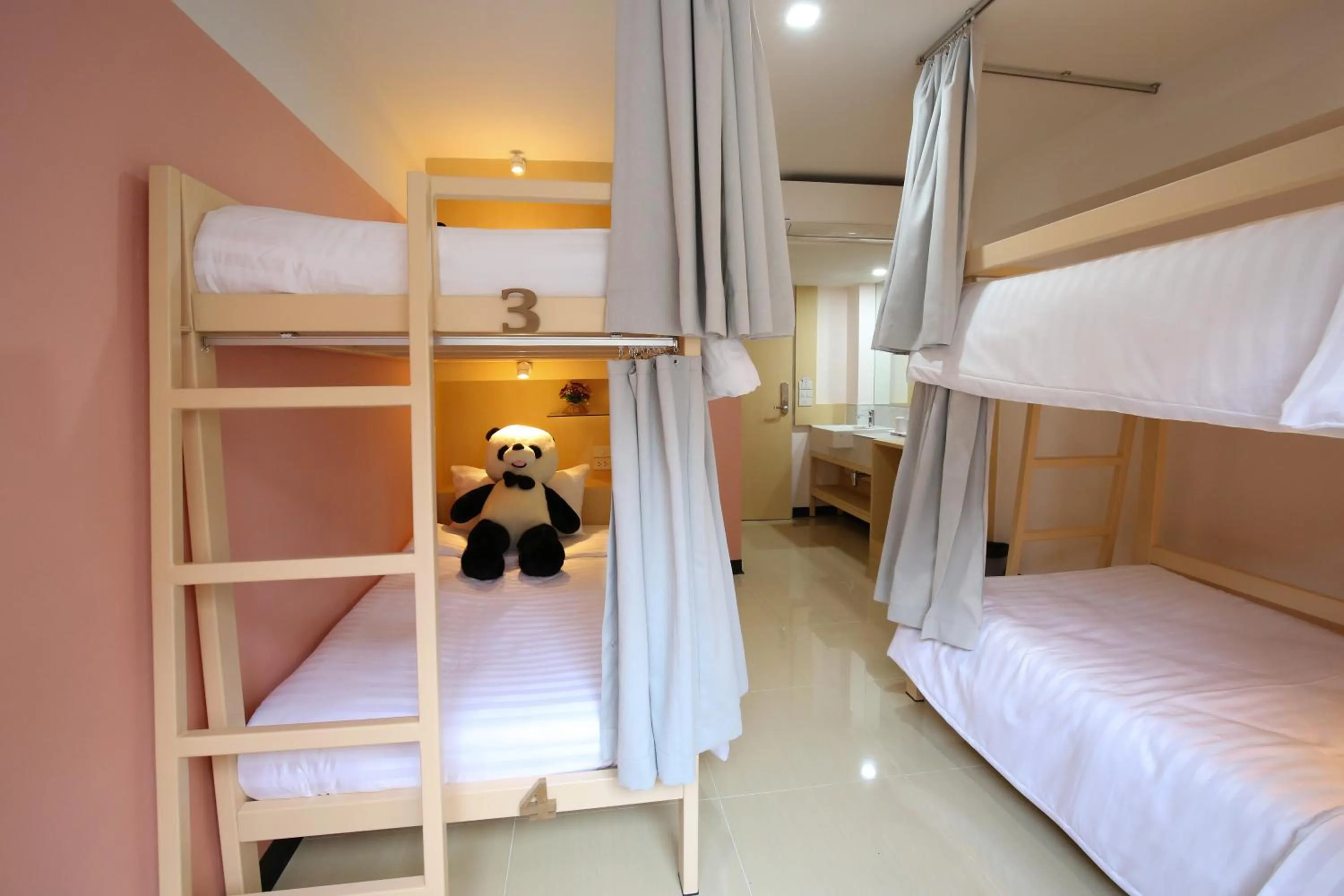 bunk bed, Bed in Lucky panda Hotel