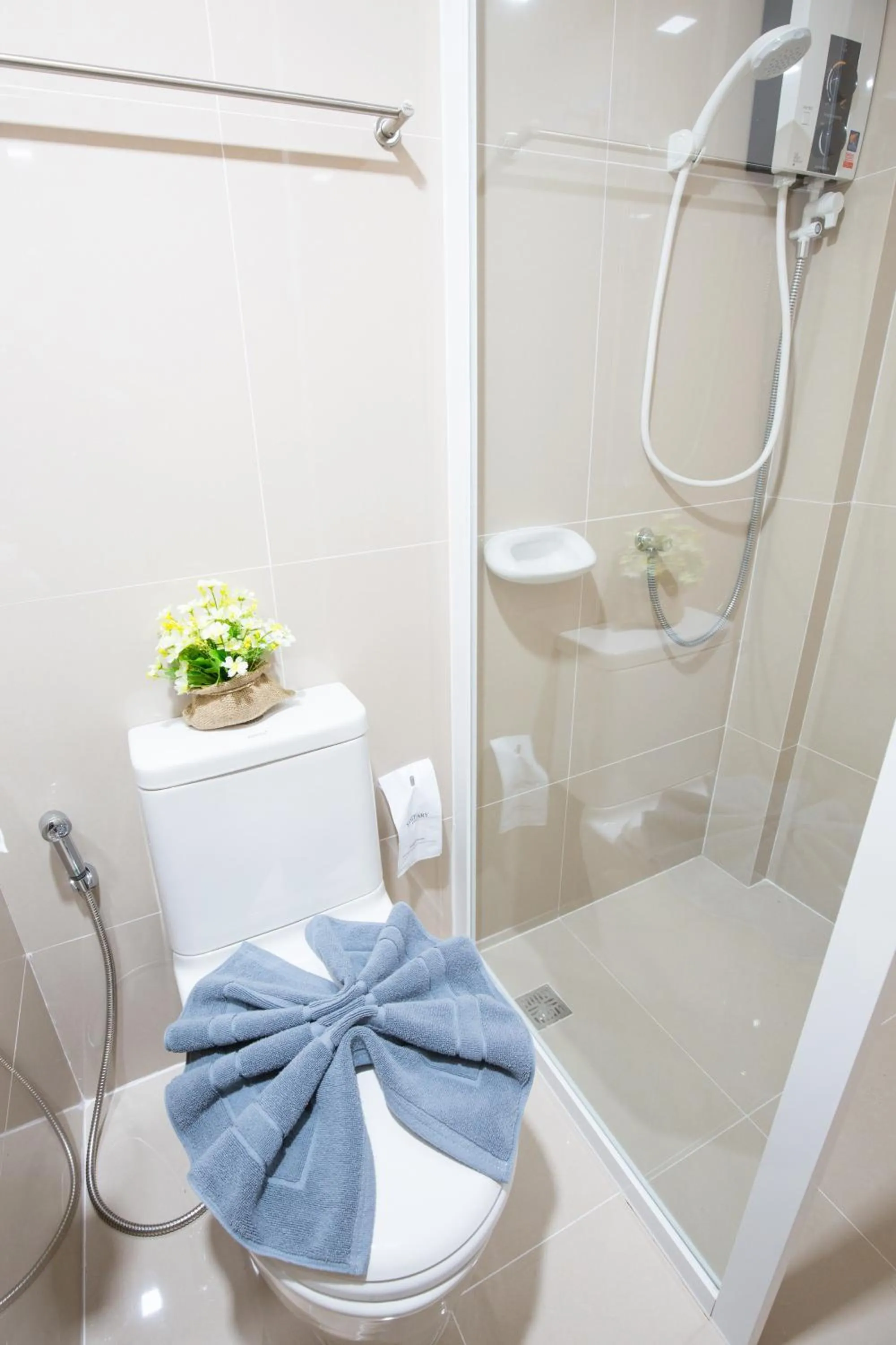 Shower in Lucky panda Hotel