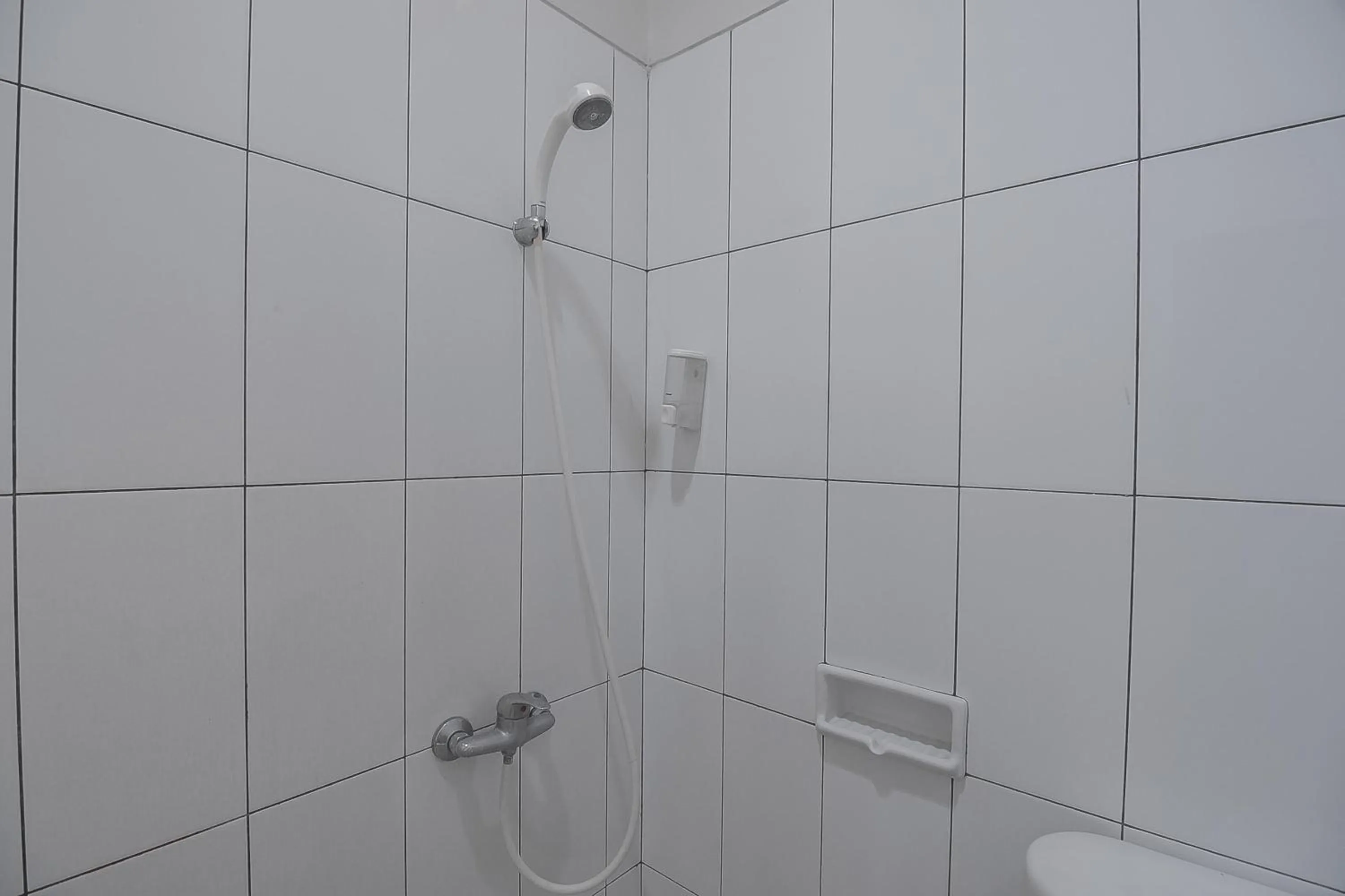 Bathroom in RedDoorz @ Maribaya Street 2