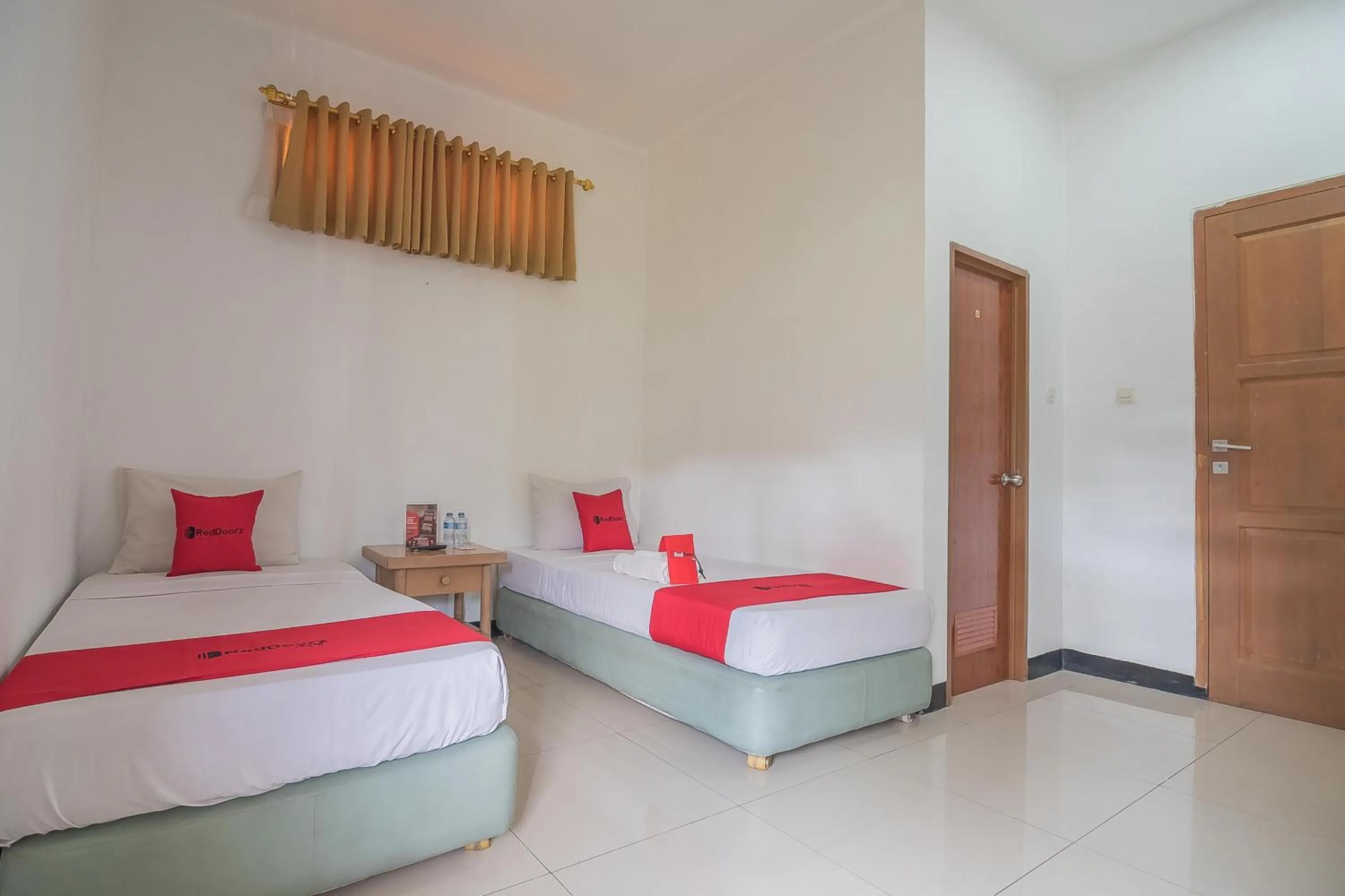 Bedroom, Bed in RedDoorz @ Maribaya Street 2