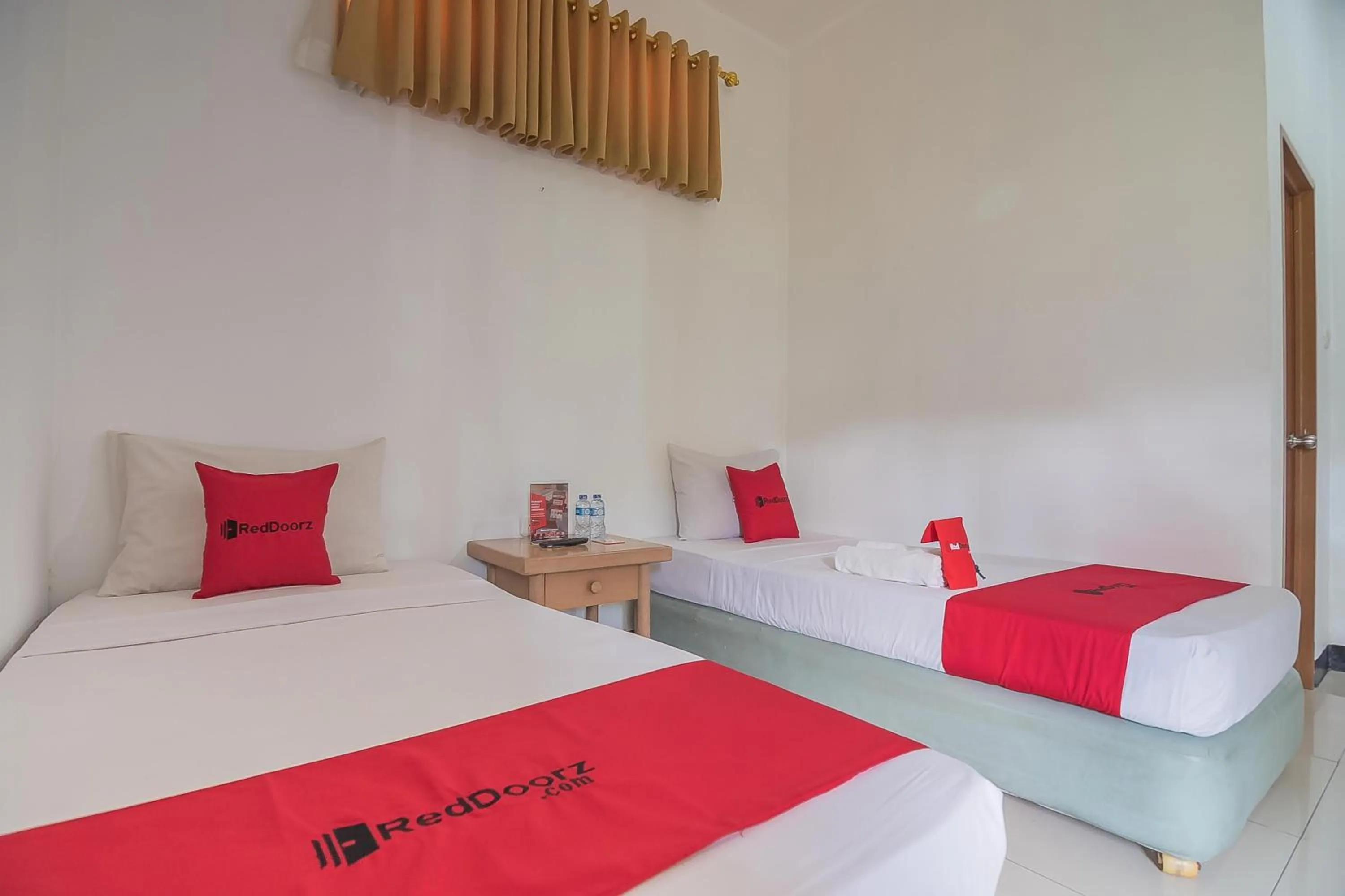 Bedroom, Bed in RedDoorz @ Maribaya Street 2