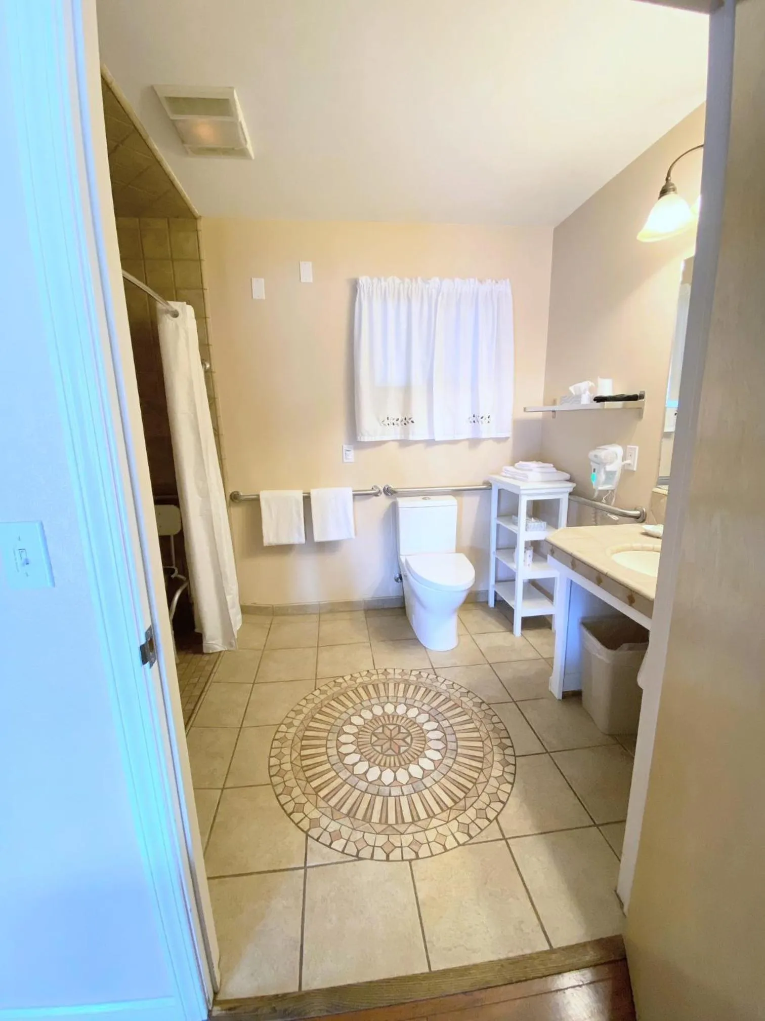 Shower in Arnold Meadowmont Lodge