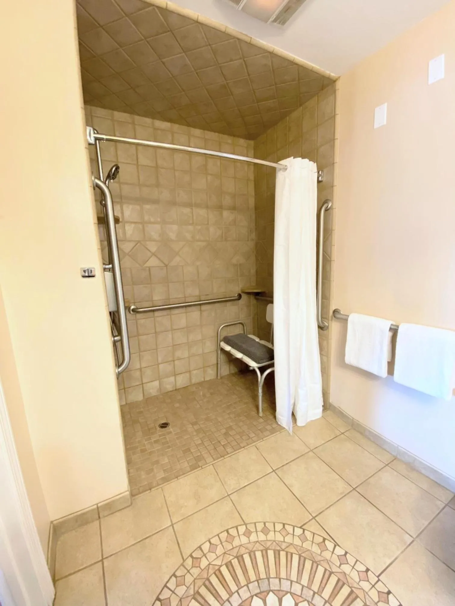 Shower in Arnold Meadowmont Lodge