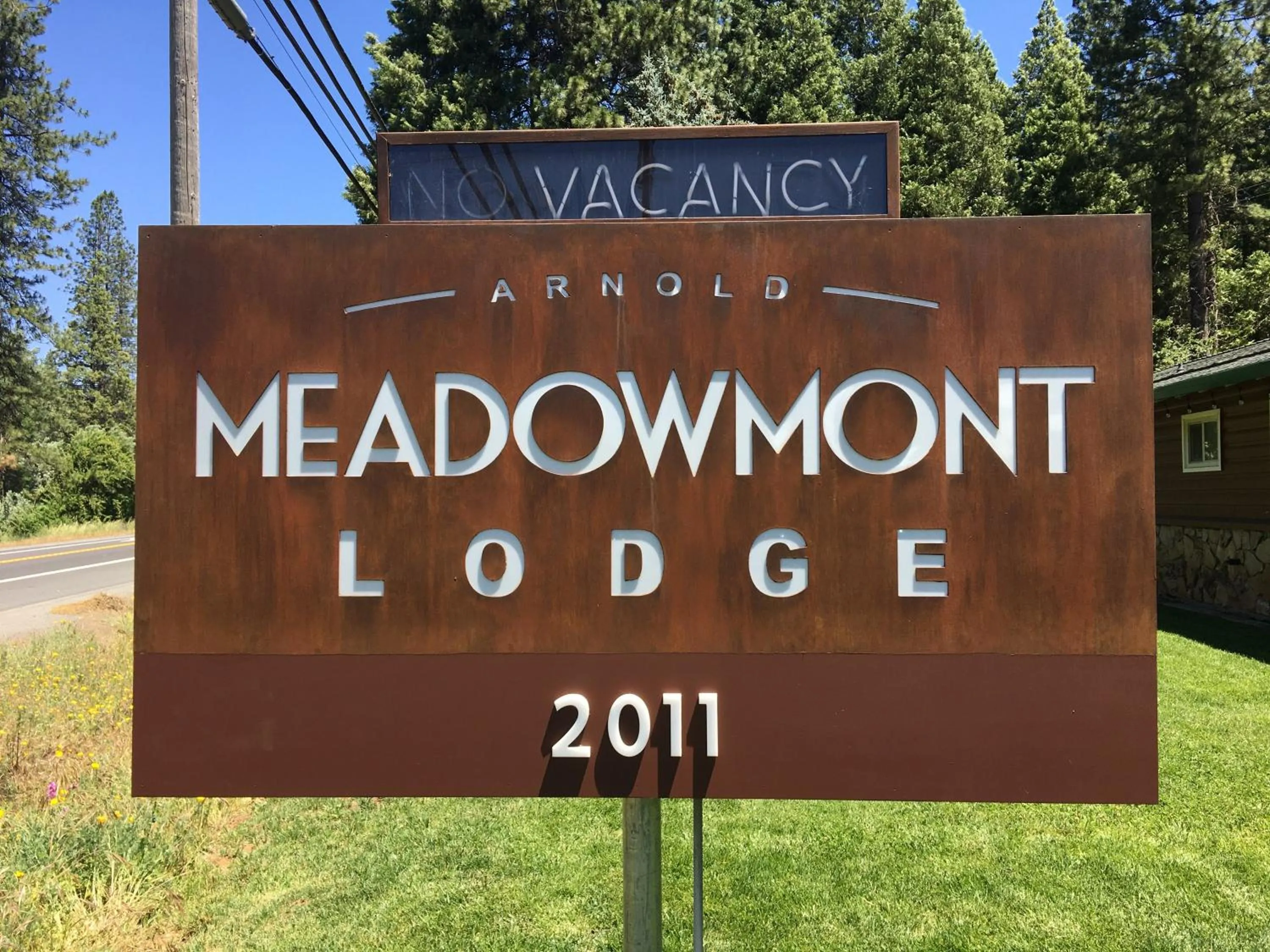 Property logo or sign in Arnold Meadowmont Lodge
