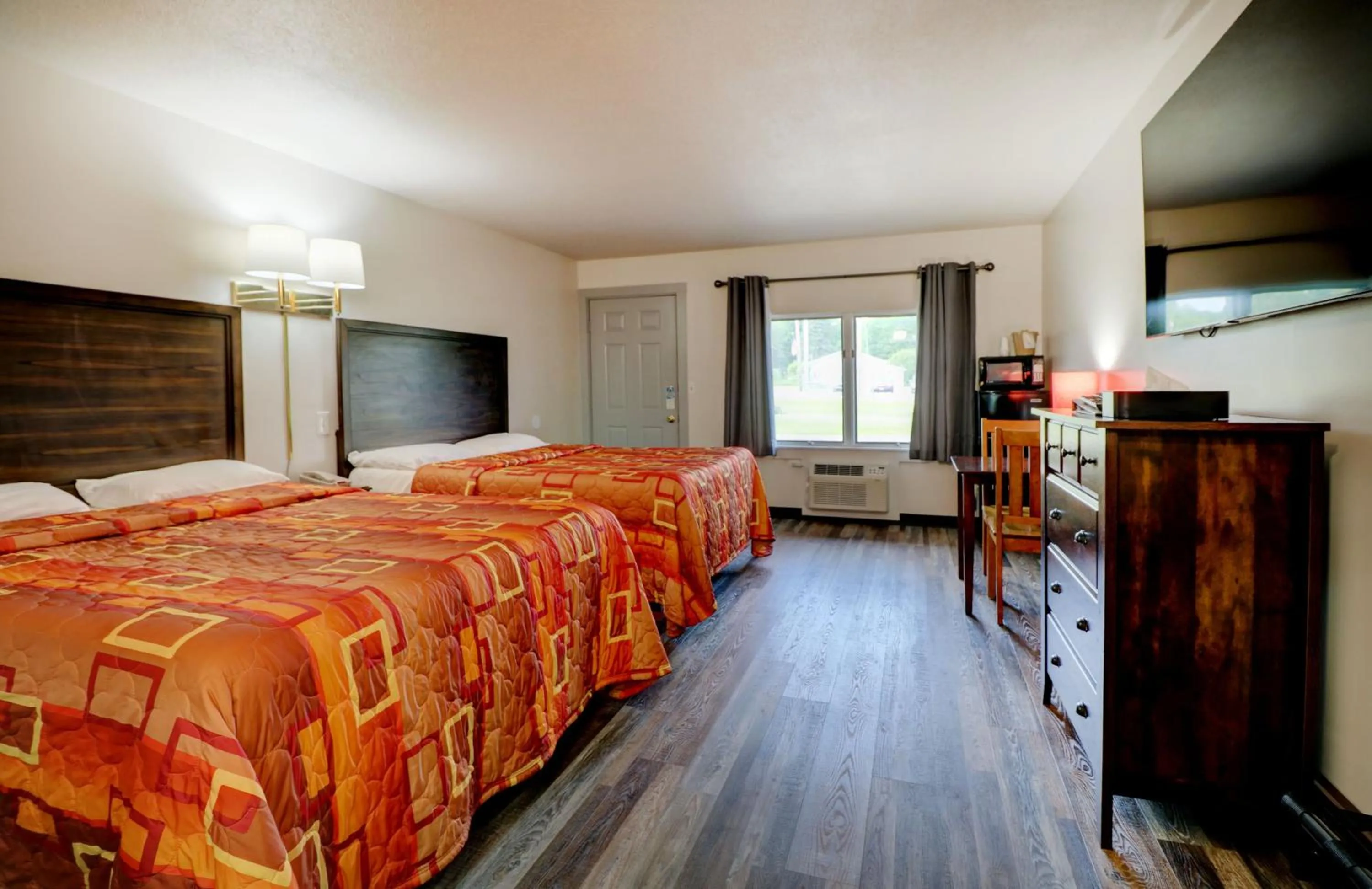 Bedroom, Bed in Canaan Motel