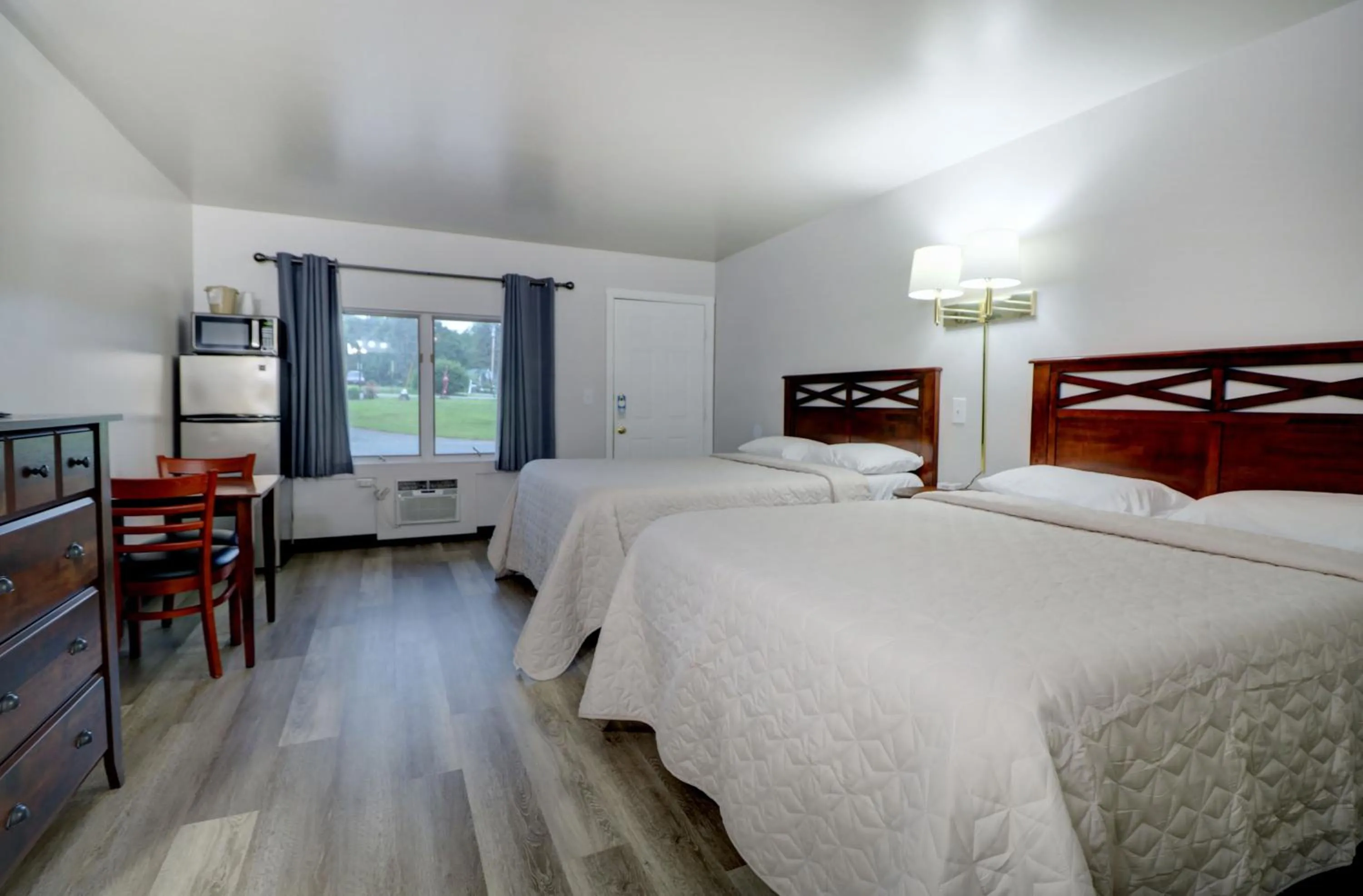 Bedroom, Bed in Canaan Motel