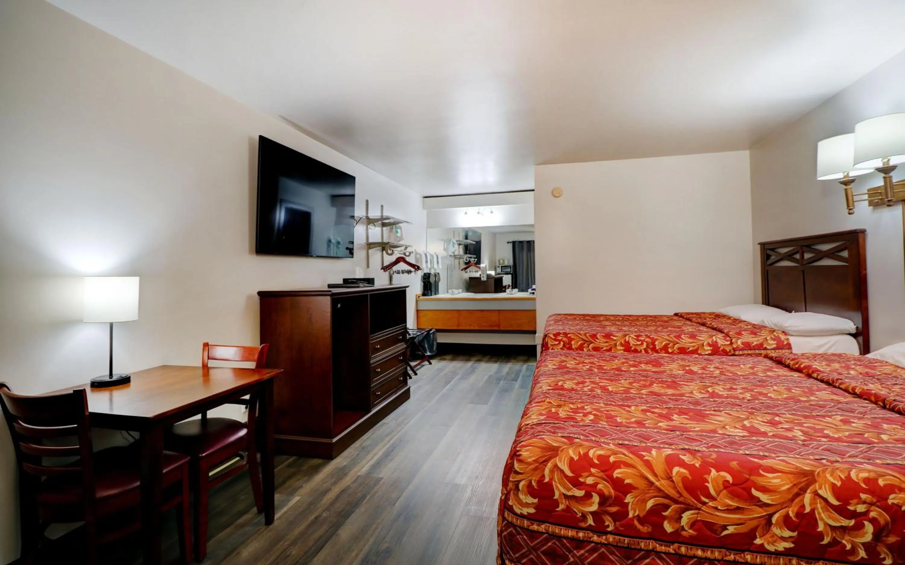 Bedroom, Bed in Canaan Motel