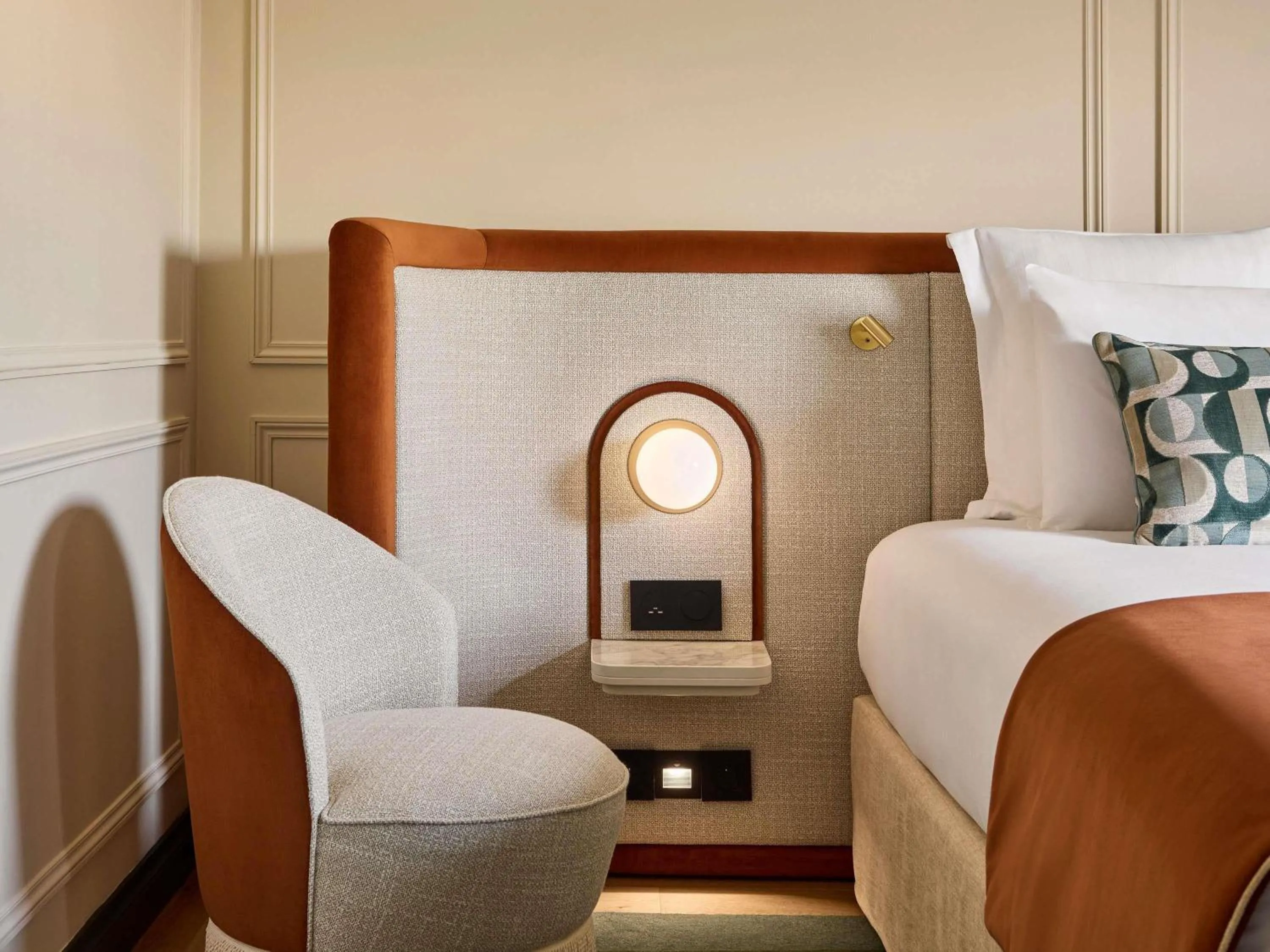 Bedroom, Bed in l'Echiquier Opéra Hotel Paris - MGallery Collection