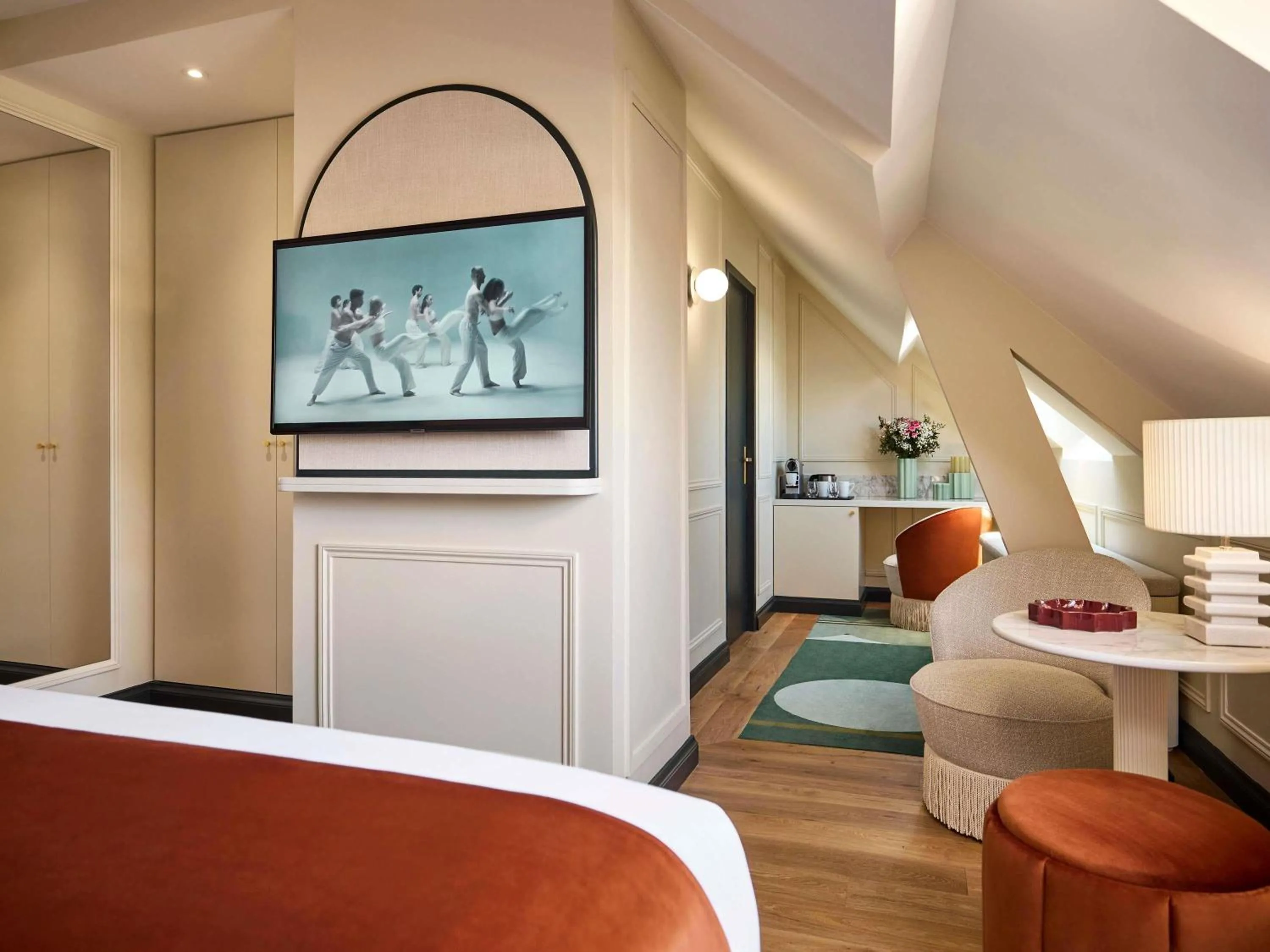 Bedroom, Bed in l'Echiquier Opéra Hotel Paris - MGallery Collection