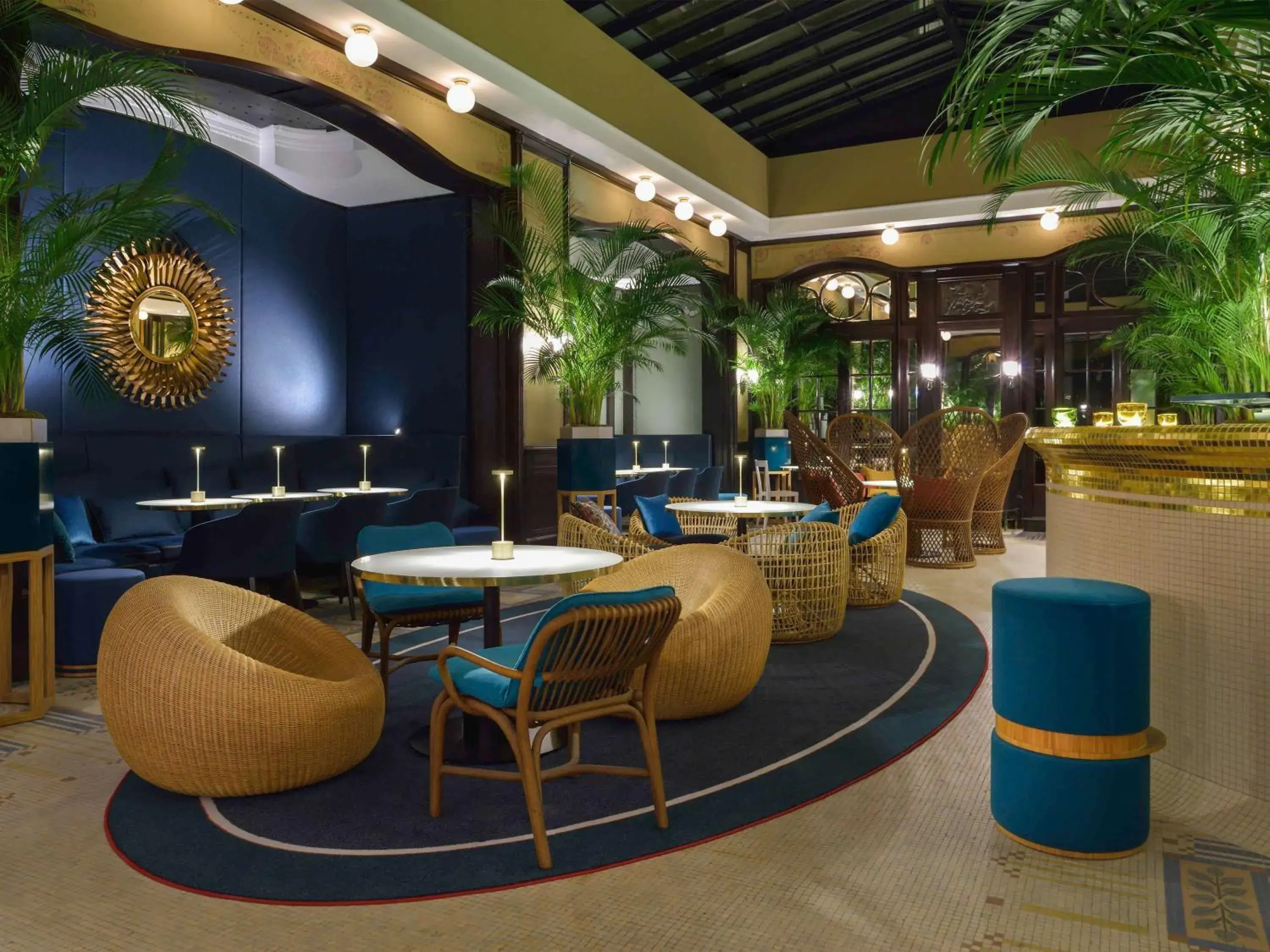 Lounge or bar in l'Echiquier Opéra Hotel Paris - MGallery Collection Lounge or bar in l'Echiquier Opéra Hotel Paris - MGallery Collection