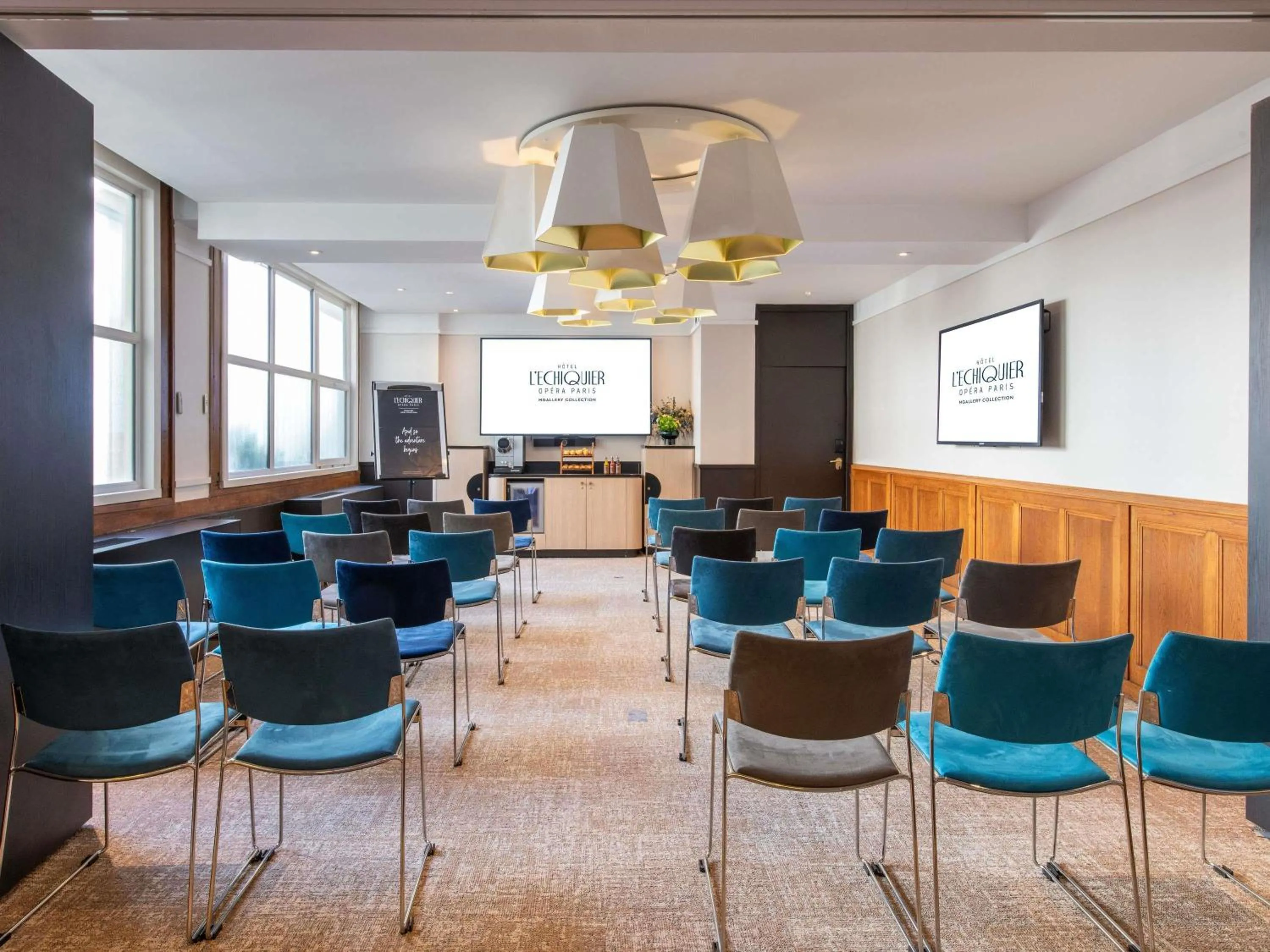 Meeting/conference room in l'Echiquier Opéra Hotel Paris - MGallery Collection