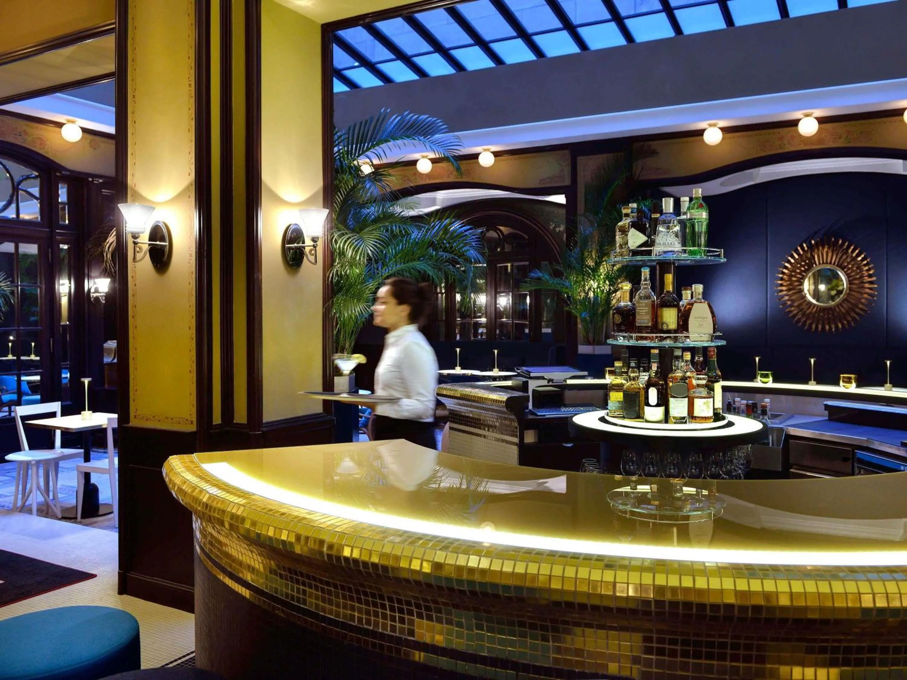 Lounge or bar in l'Echiquier Opéra Hotel Paris - MGallery Collection