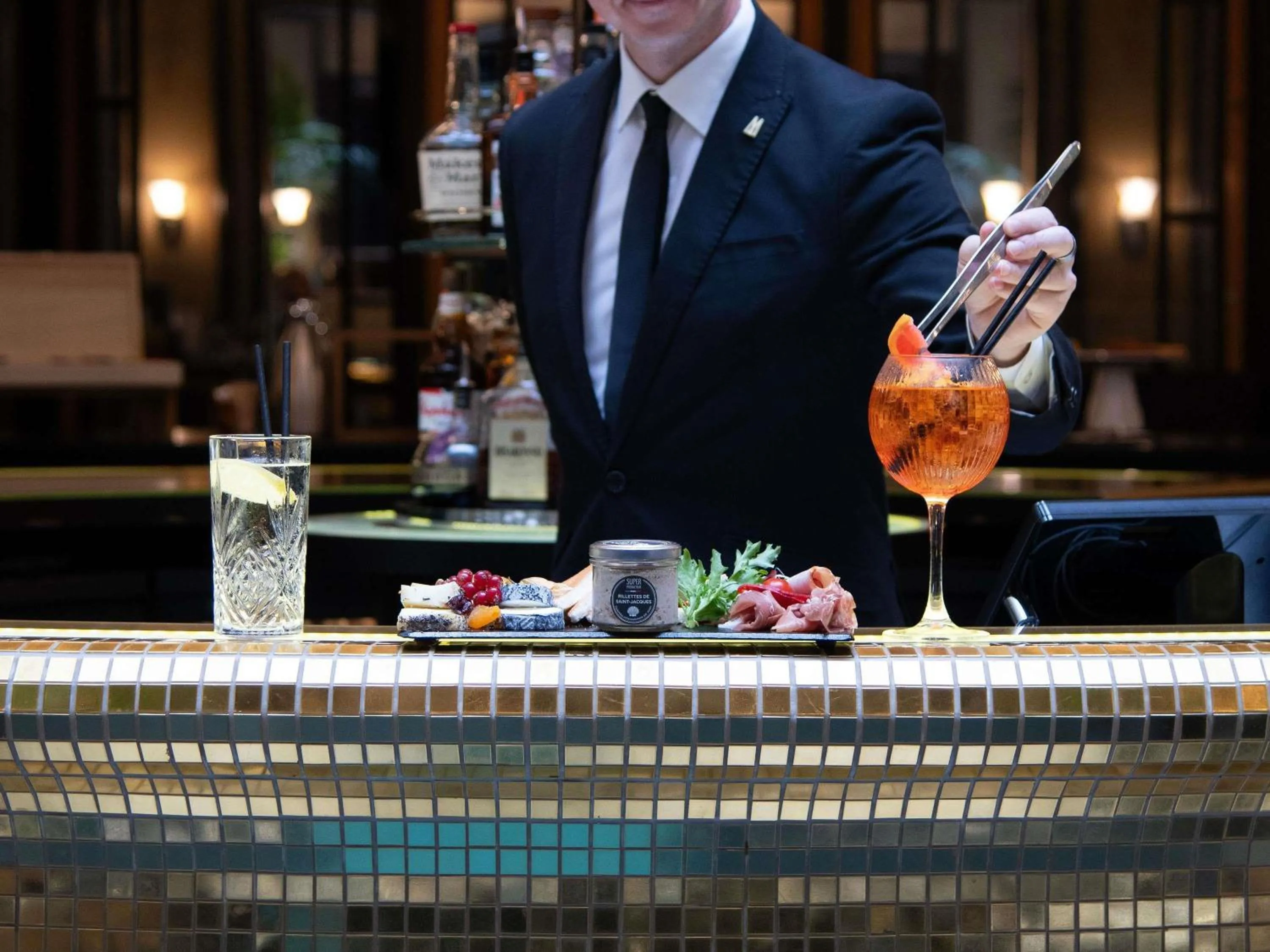 Lounge or bar in l'Echiquier Opéra Hotel Paris - MGallery Collection