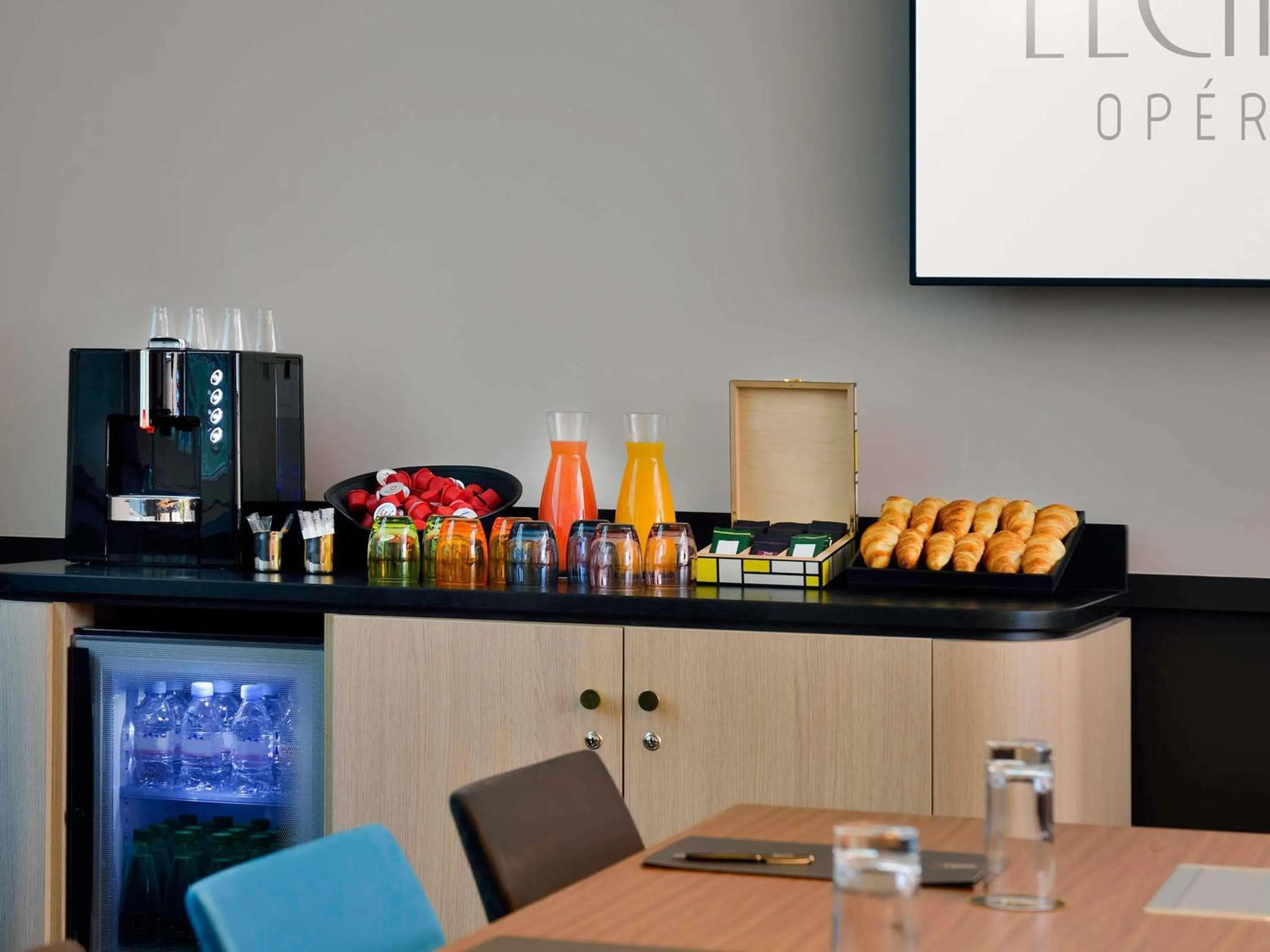 Meeting/conference room in l'Echiquier Opéra Hotel Paris - MGallery Collection