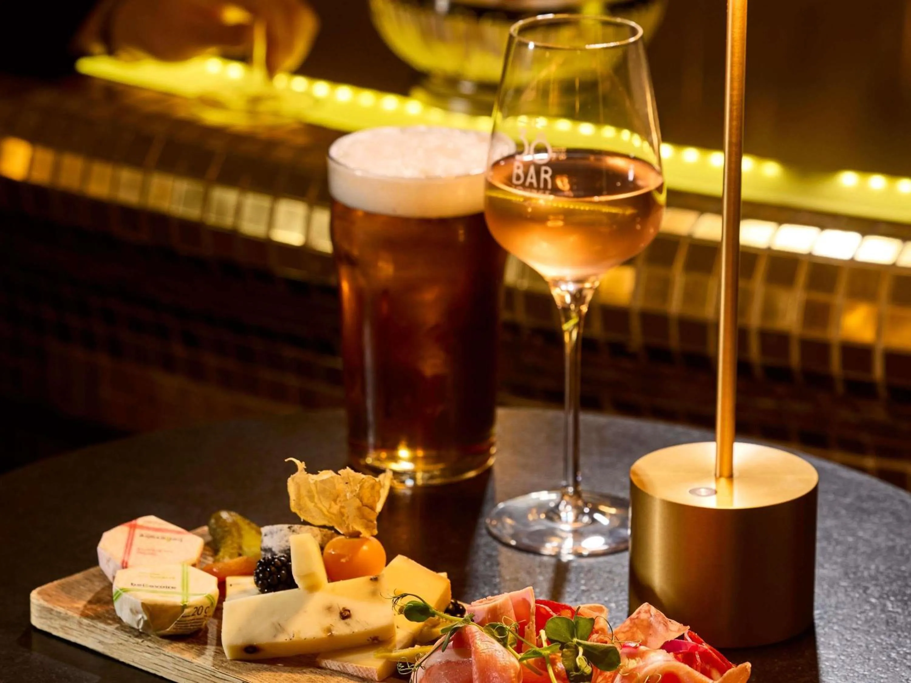 Lounge or bar in l'Echiquier Opéra Hotel Paris - MGallery Collection