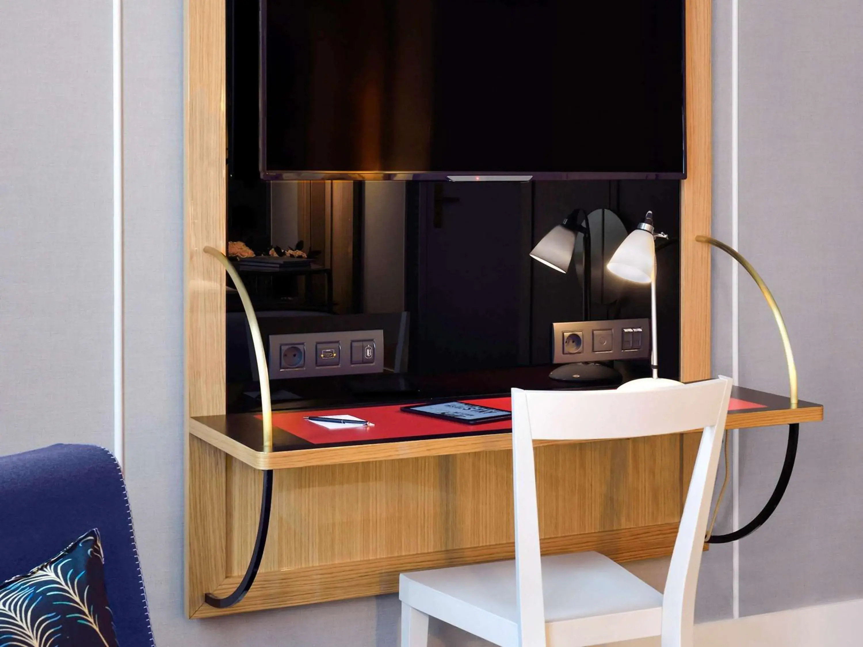 Bedroom in l'Echiquier Opéra Hotel Paris - MGallery Collection Bedroom in l'Echiquier Opéra Hotel Paris - MGallery Collection