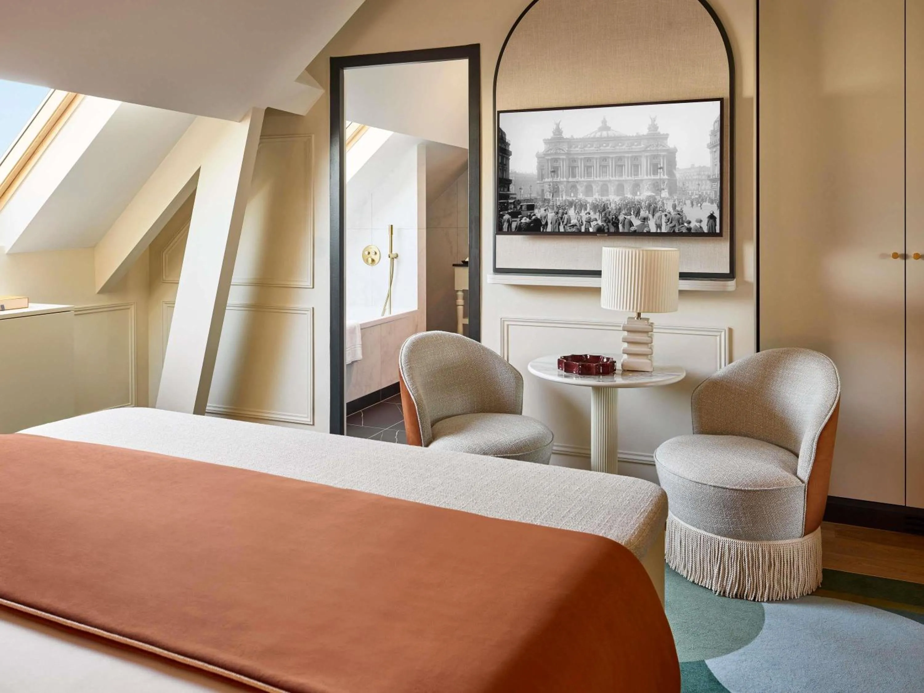 Bedroom, Bed in l'Echiquier Opéra Hotel Paris - MGallery Collection