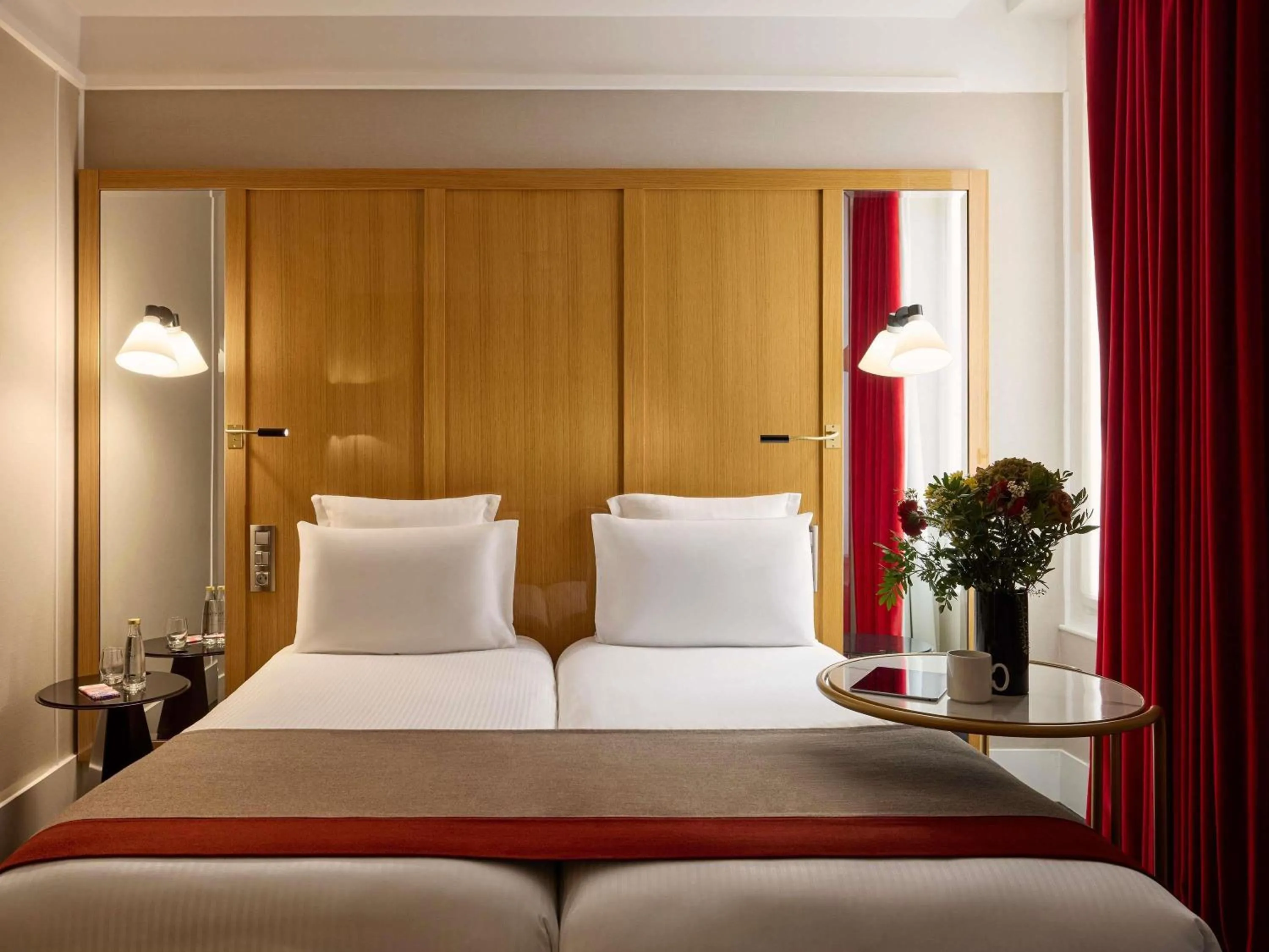 Bedroom, Bed in l'Echiquier Opéra Hotel Paris - MGallery Collection