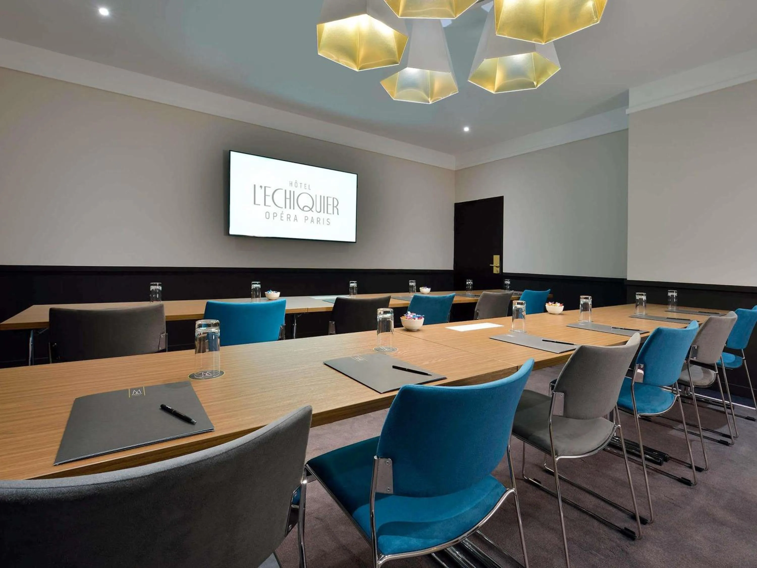 Meeting/conference room in l'Echiquier Opéra Hotel Paris - MGallery Collection
