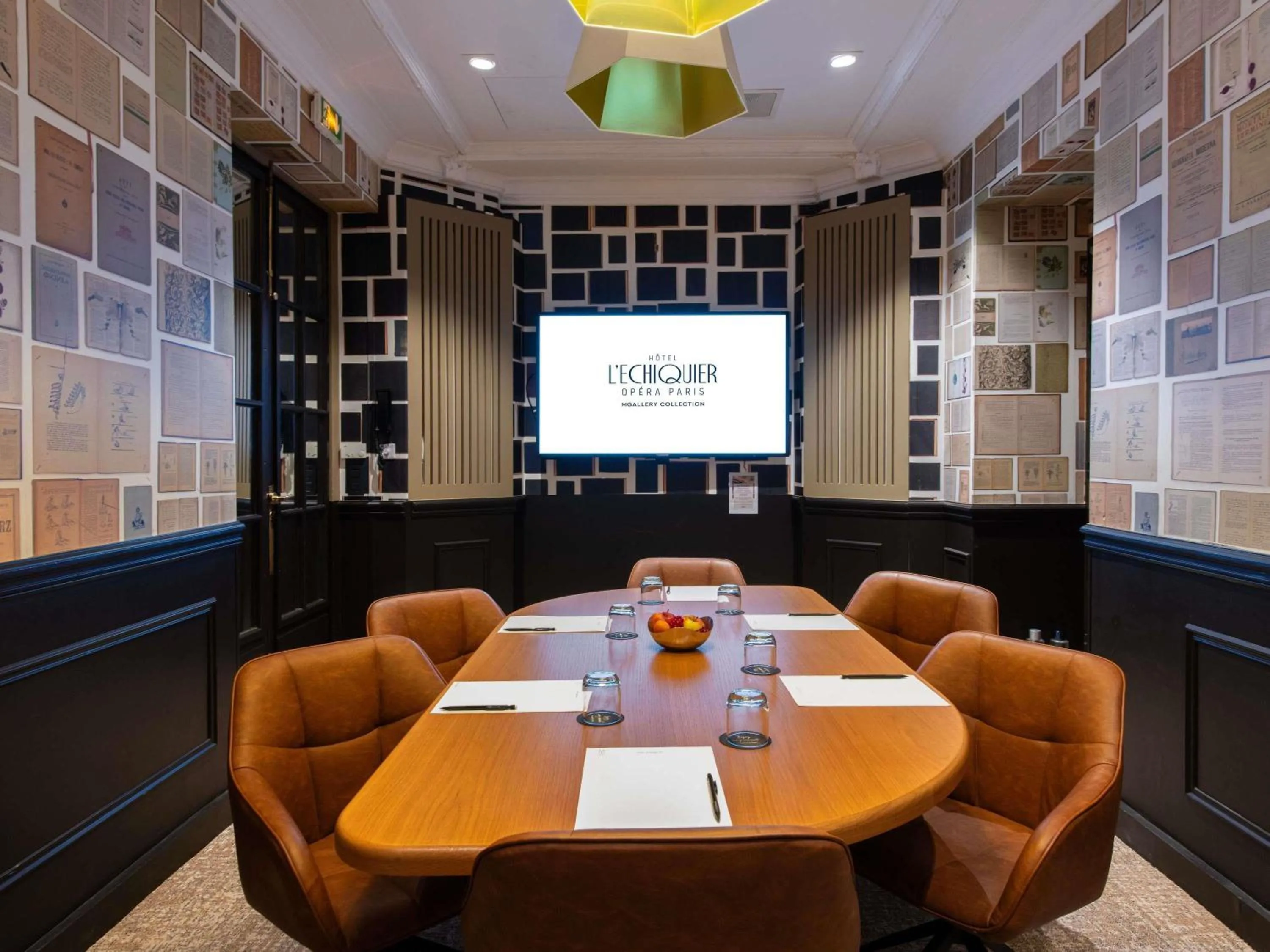 Meeting/conference room in l'Echiquier Opéra Hotel Paris - MGallery Collection