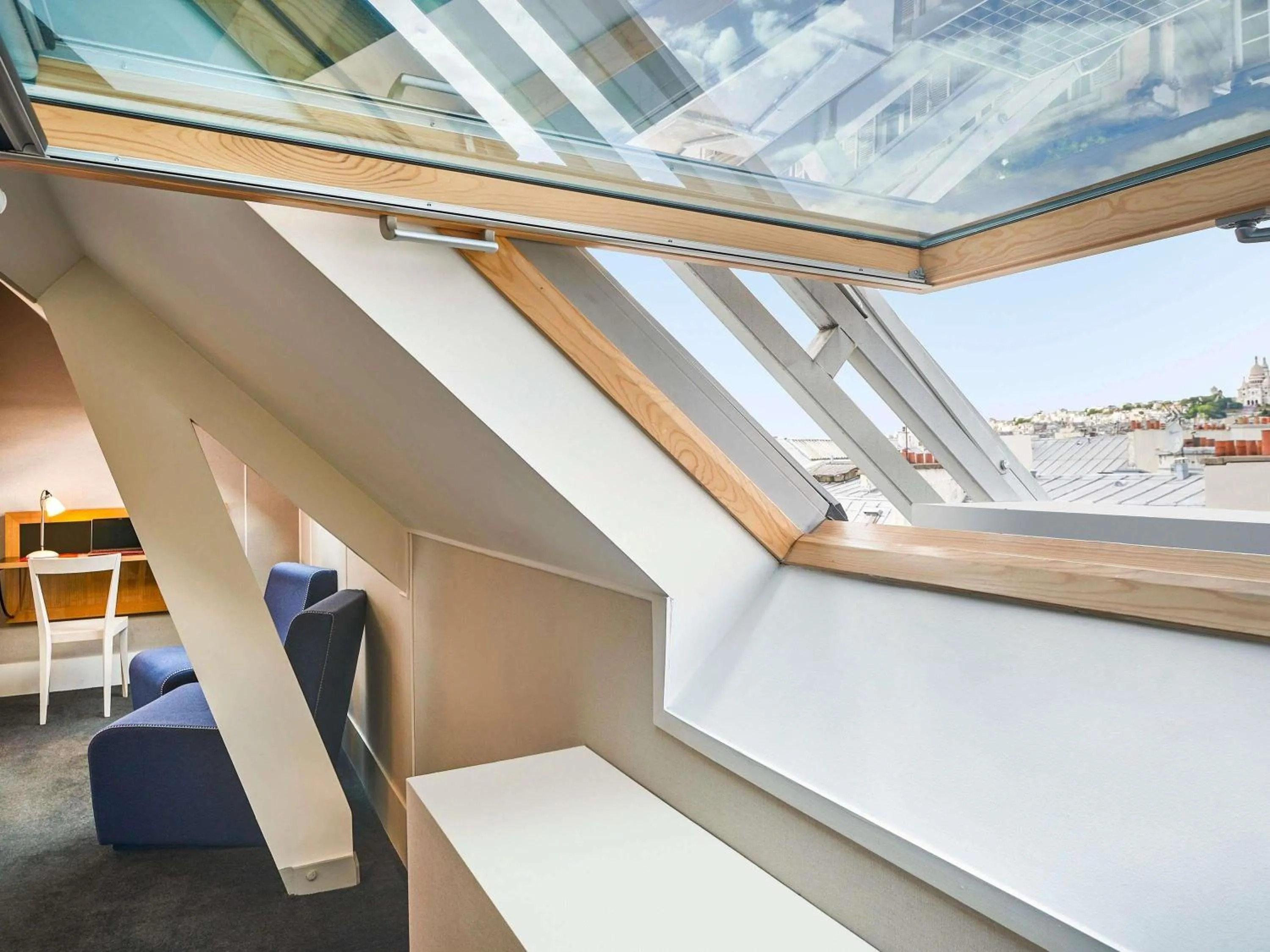 Bedroom in l'Echiquier Opéra Hotel Paris - MGallery Collection