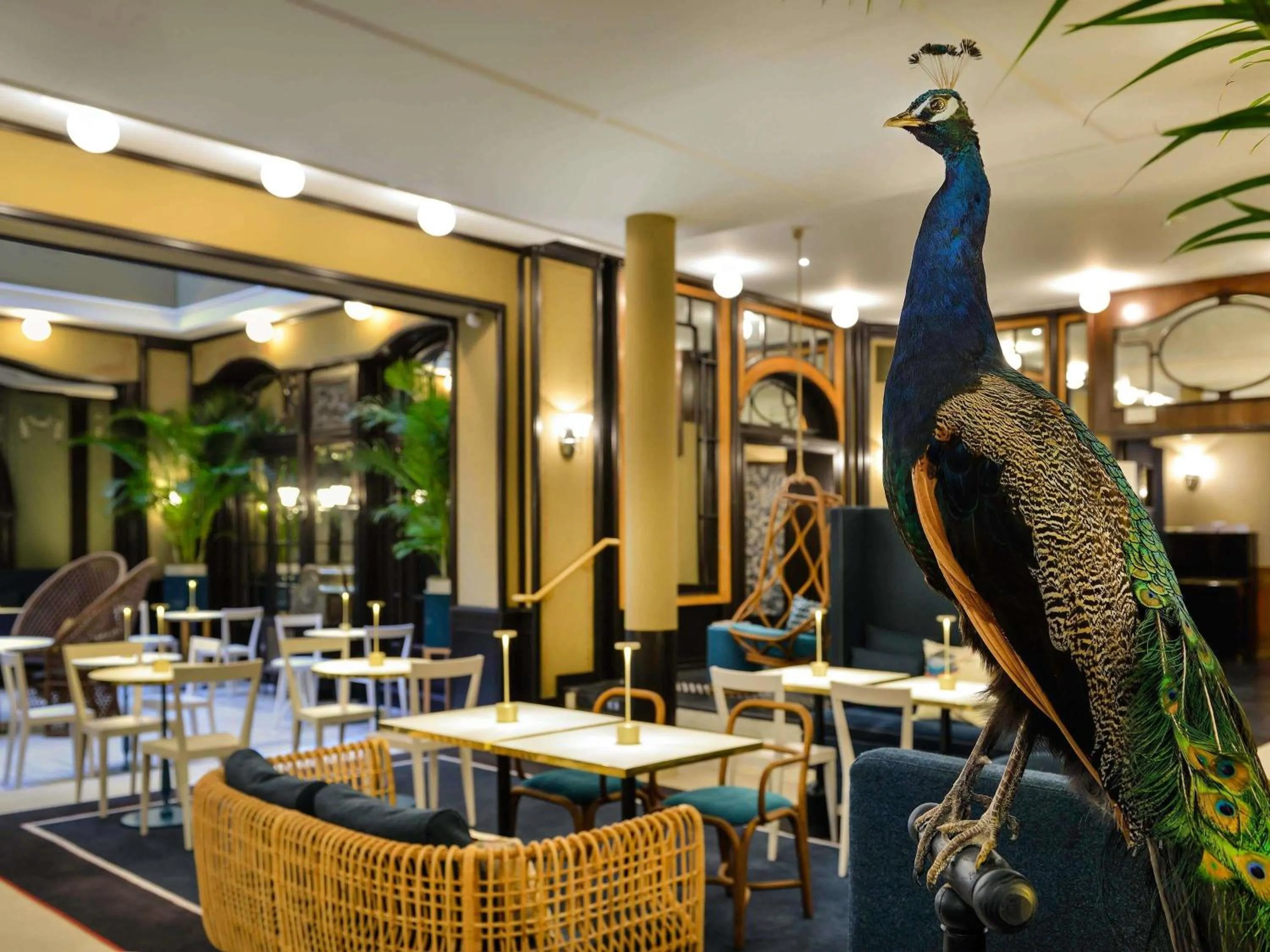 Lounge or bar in l'Echiquier Opéra Hotel Paris - MGallery Collection