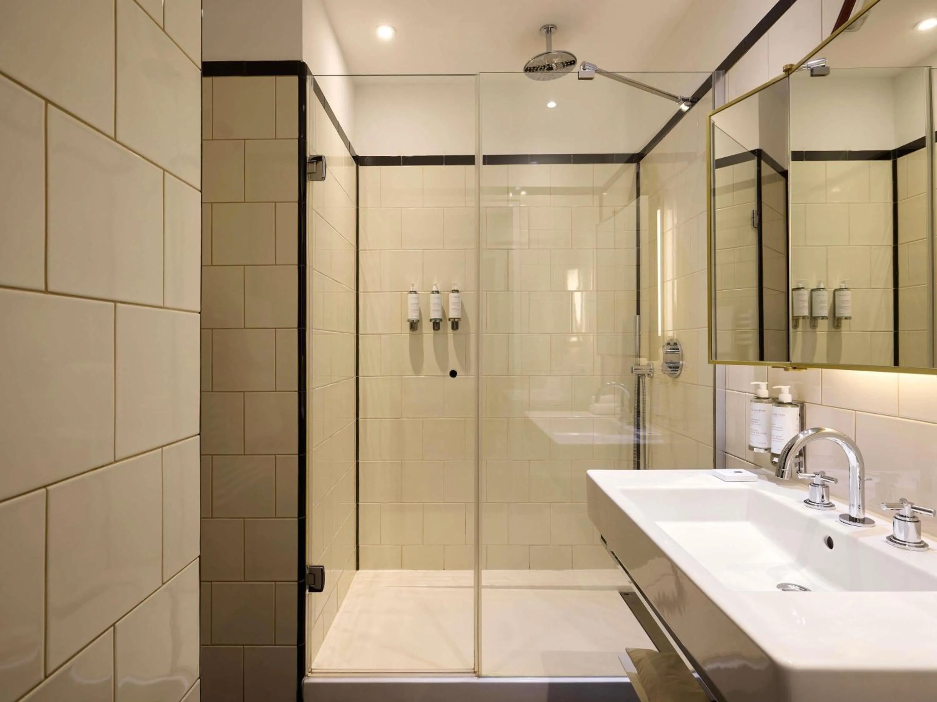 Bedroom in l'Echiquier Opéra Hotel Paris - MGallery Collection