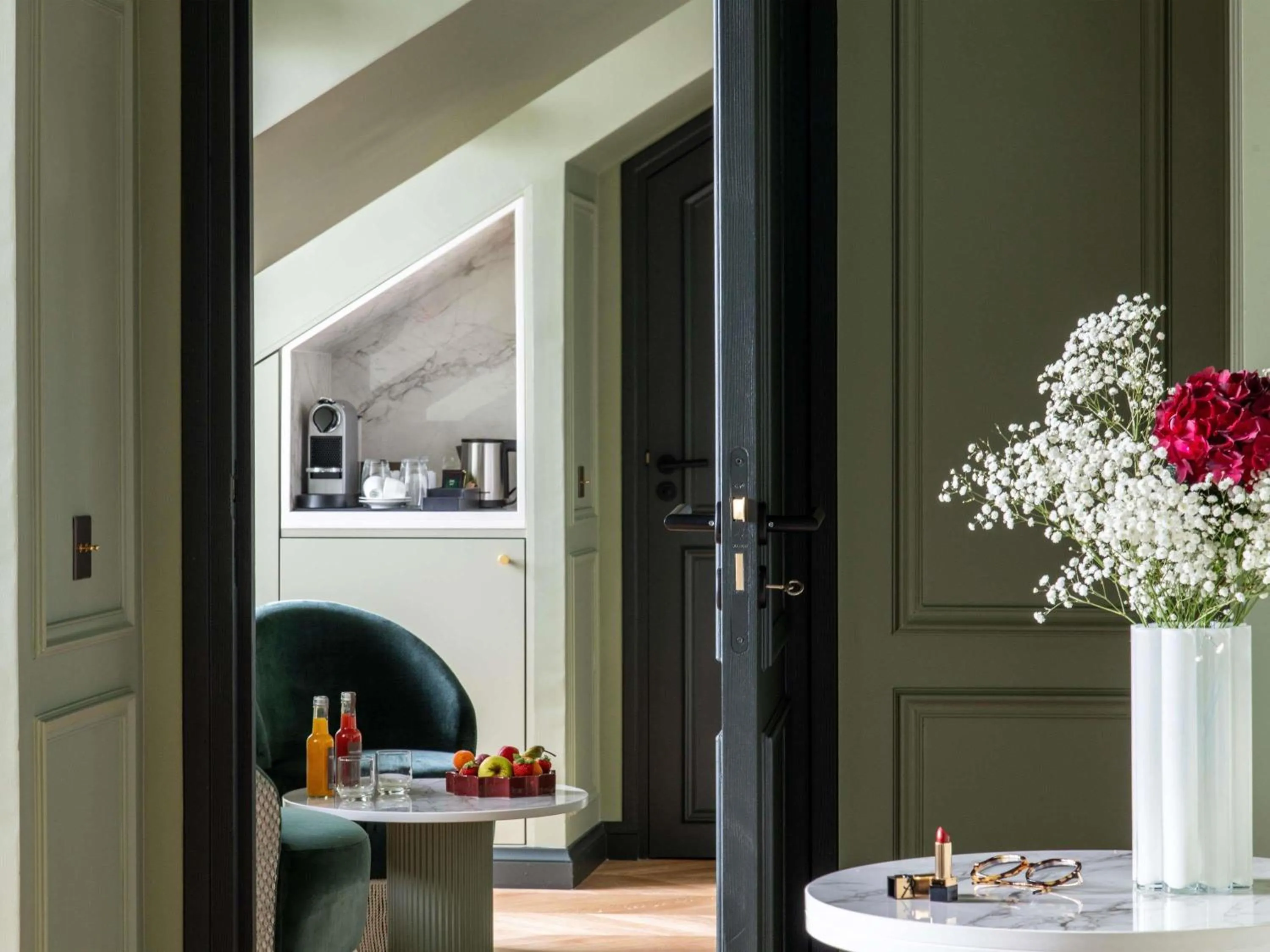 Bedroom in l'Echiquier Opéra Hotel Paris - MGallery Collection