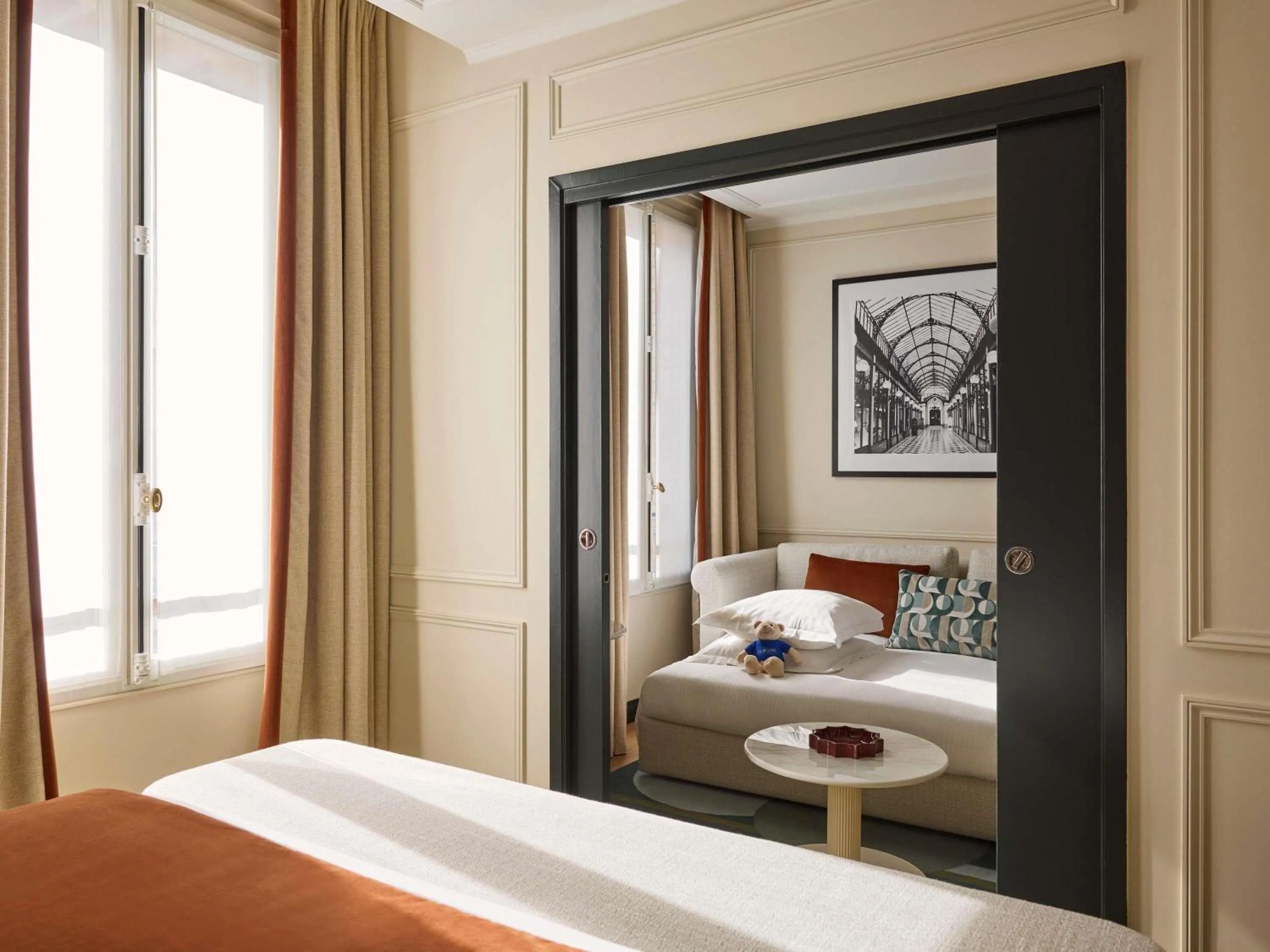 Bedroom, Bed in l'Echiquier Opéra Hotel Paris - MGallery Collection