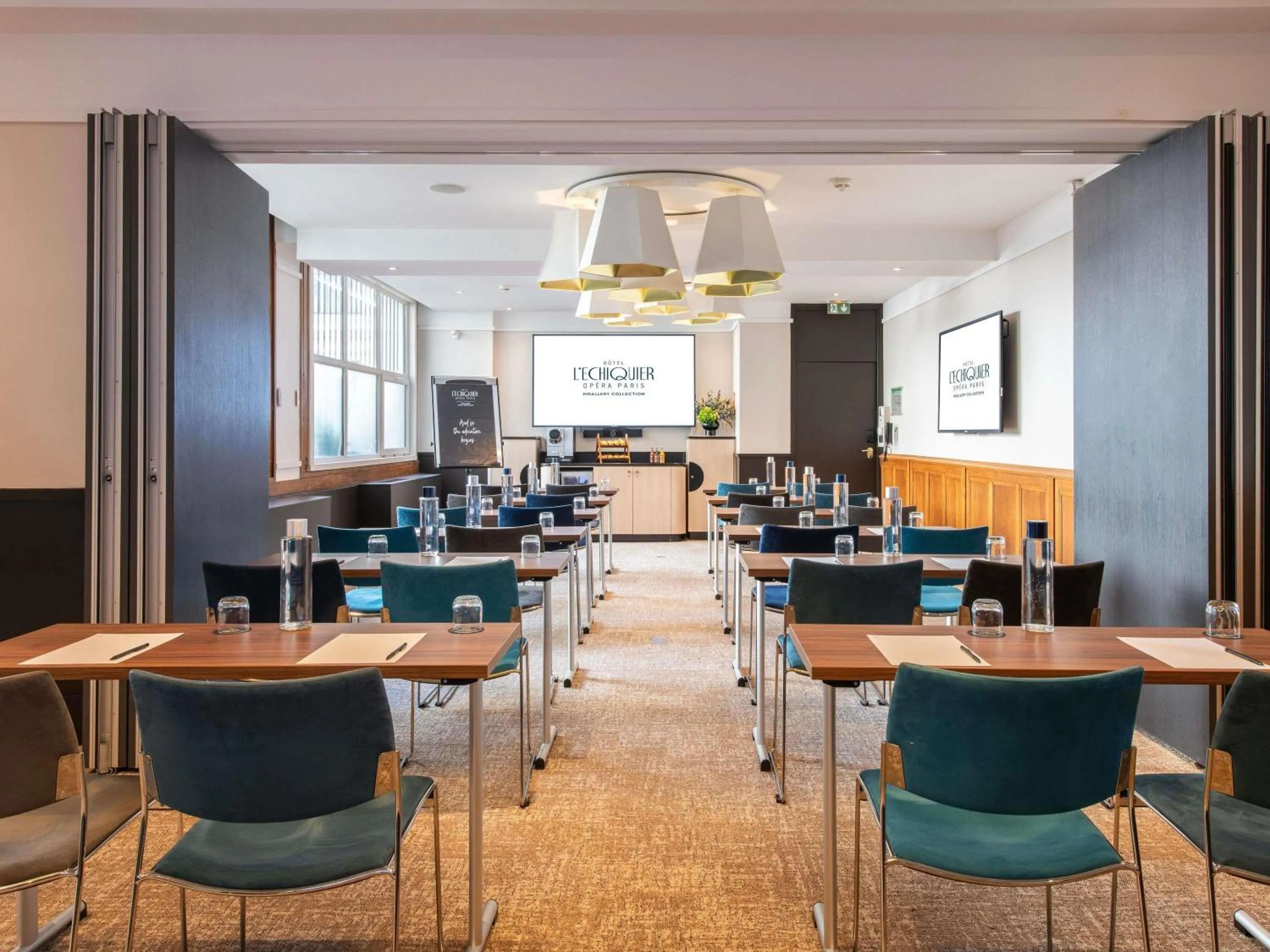 Meeting/conference room in l'Echiquier Opéra Hotel Paris - MGallery Collection