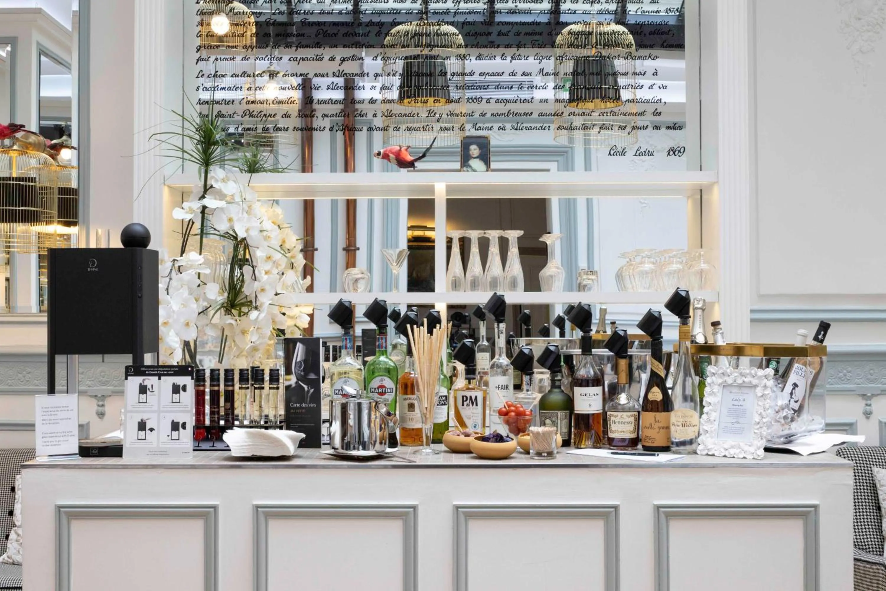 Lounge or bar in Bradford Elysées - Astotel