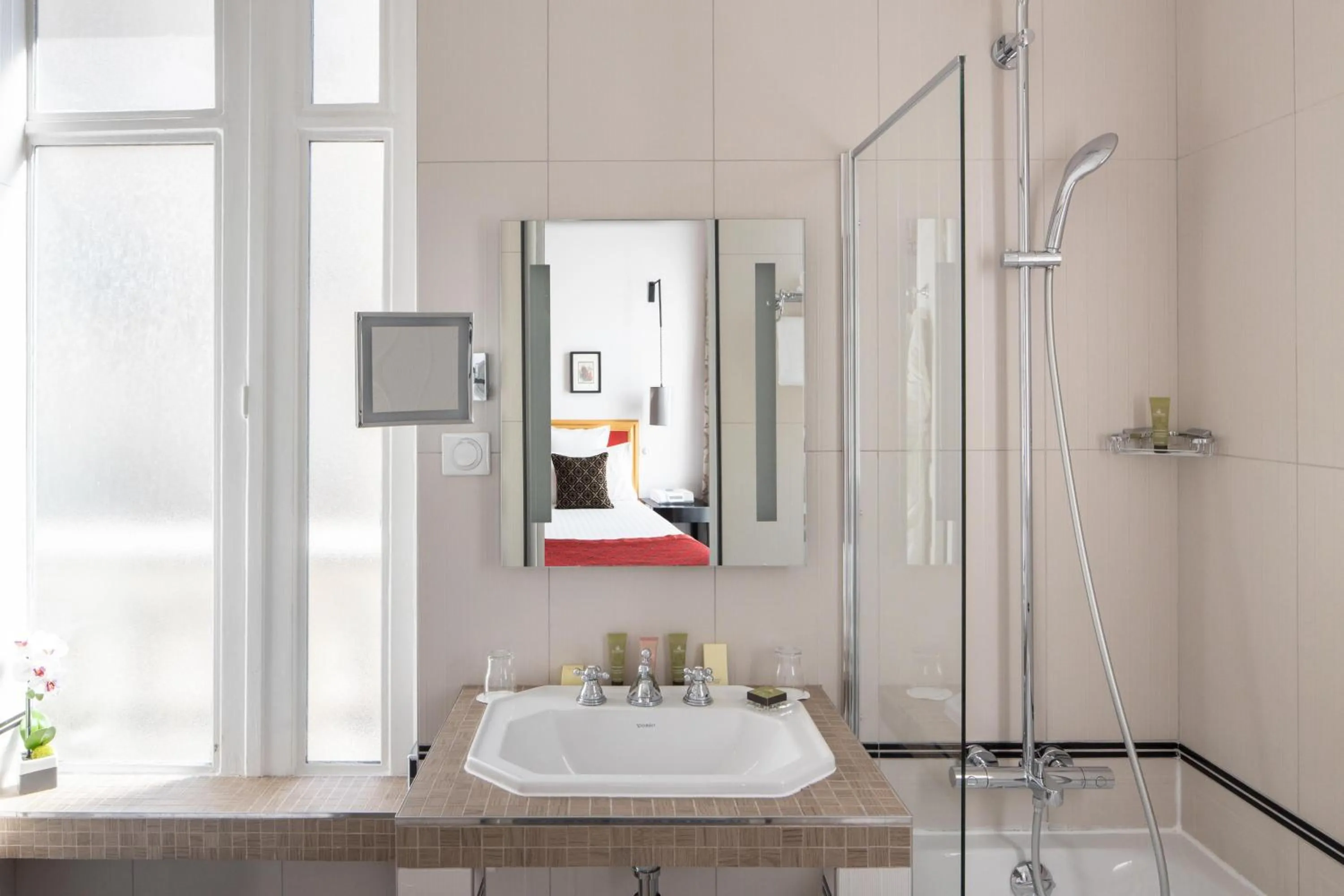 Bathroom in Bradford Elysées - Astotel