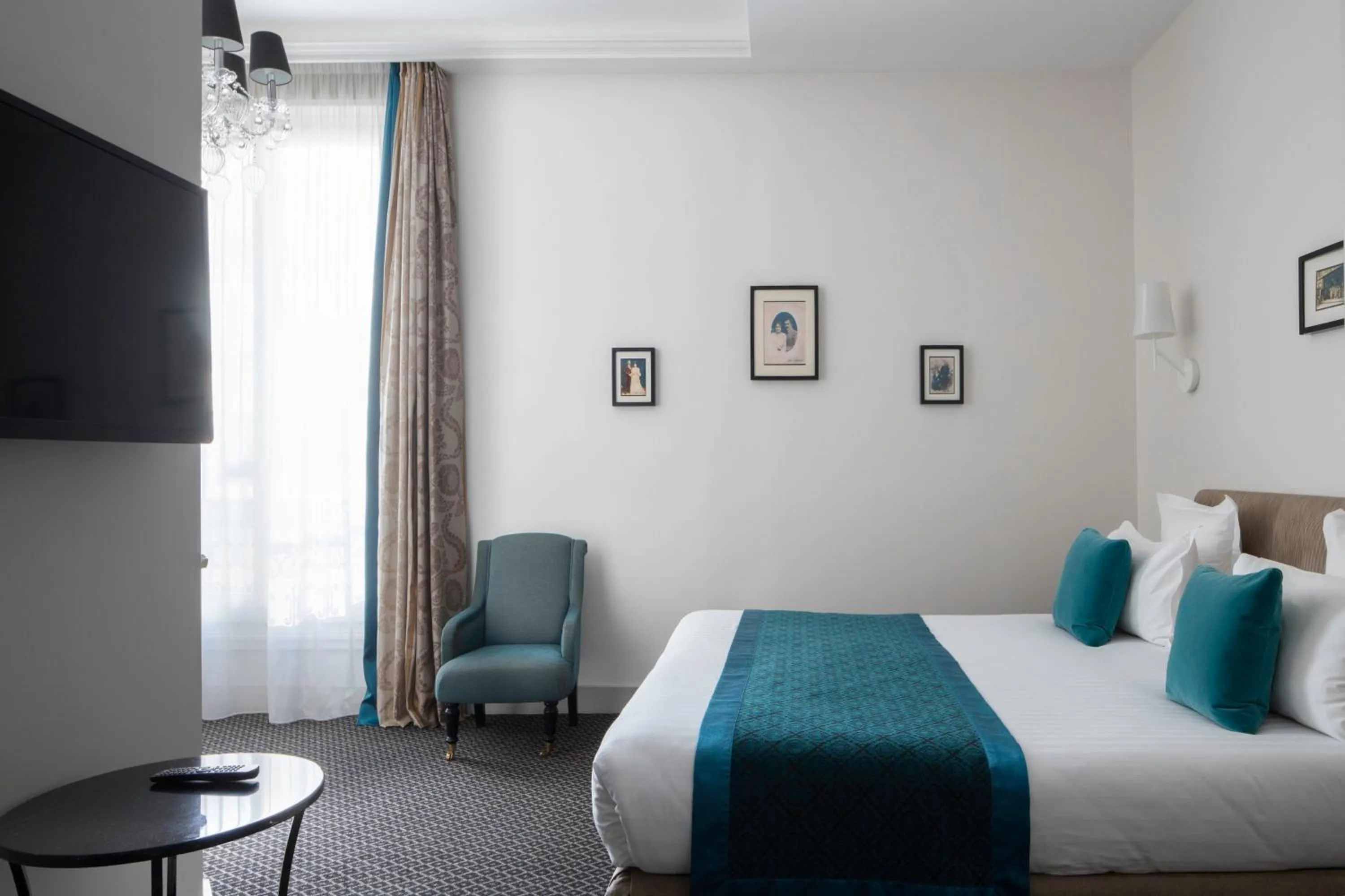 TV and multimedia, Bed in Bradford Elysées - Astotel