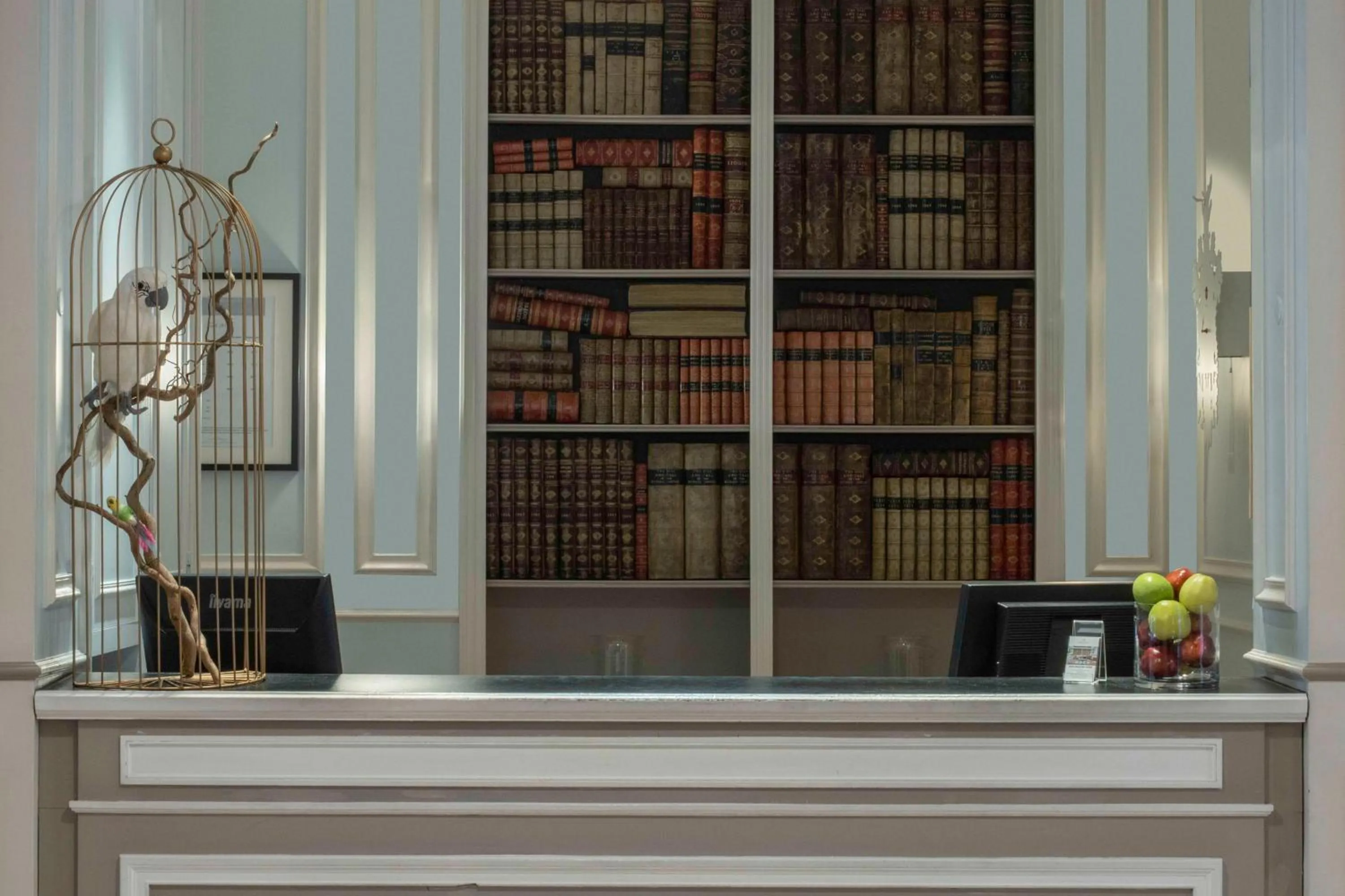 Lobby or reception in Bradford Elysées - Astotel