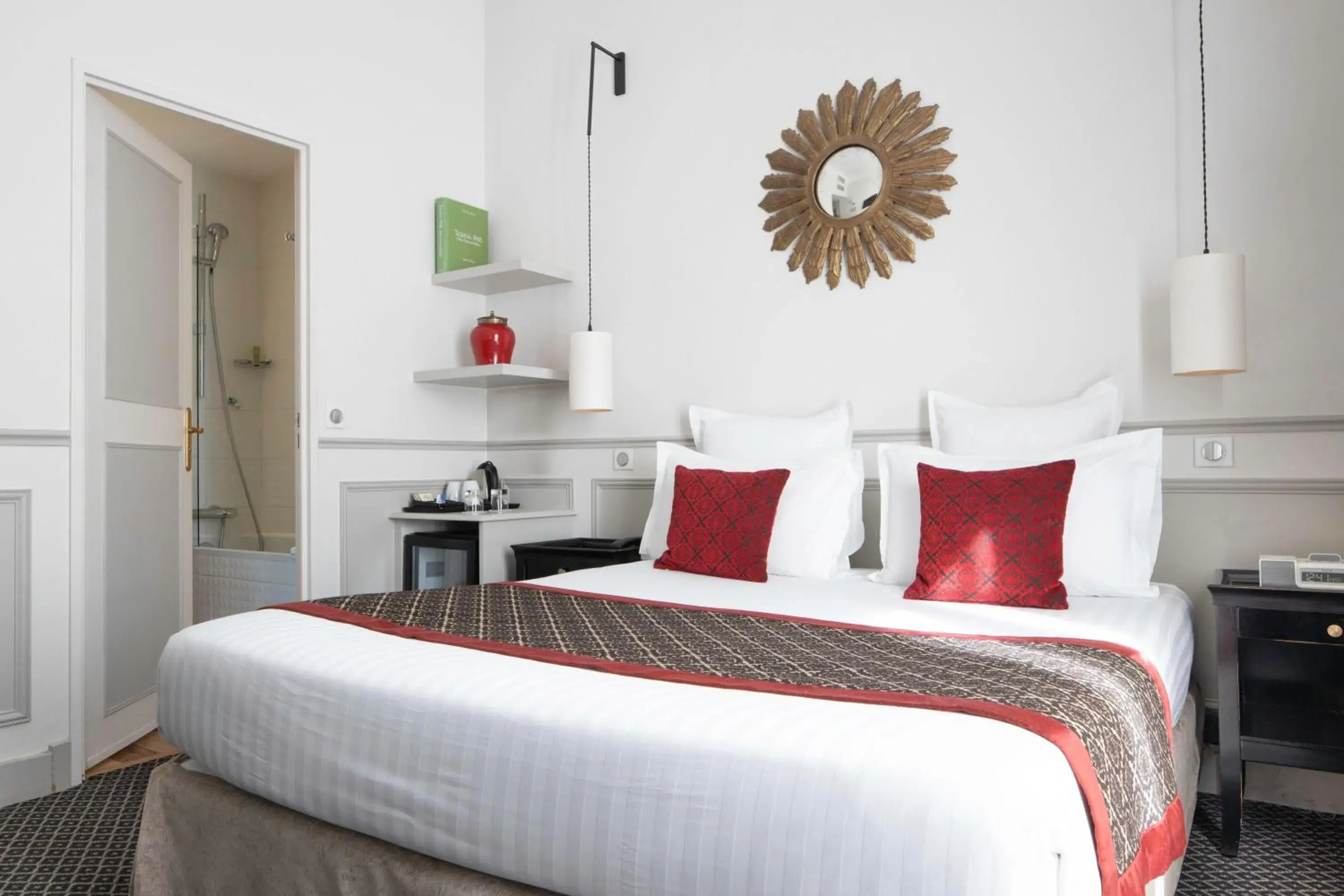 Bedroom, Bed in Bradford Elysées - Astotel Bedroom, Bed in Bradford Elysées - Astotel