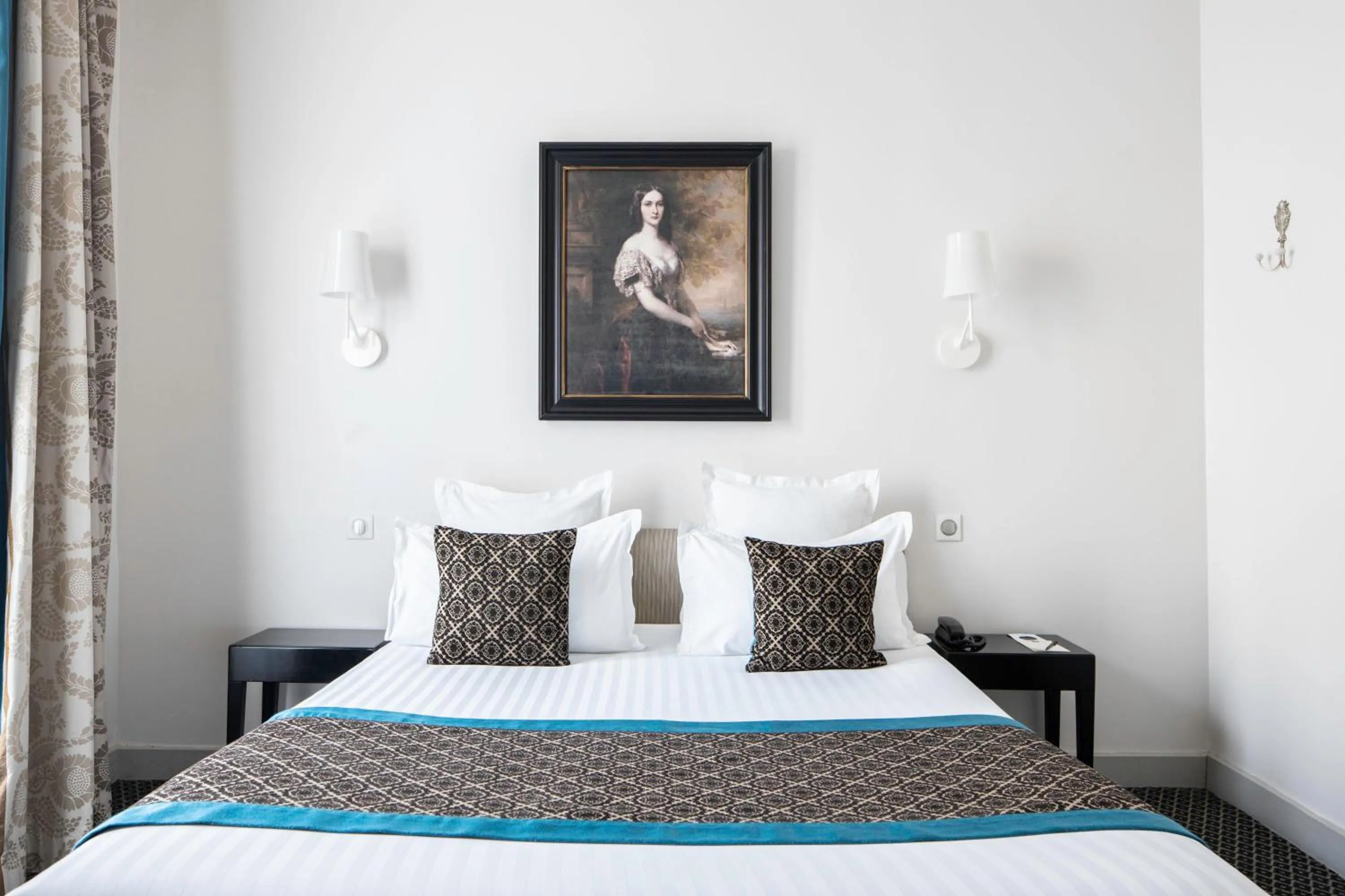 Photo of the whole room, Bed in Bradford Elysées - Astotel