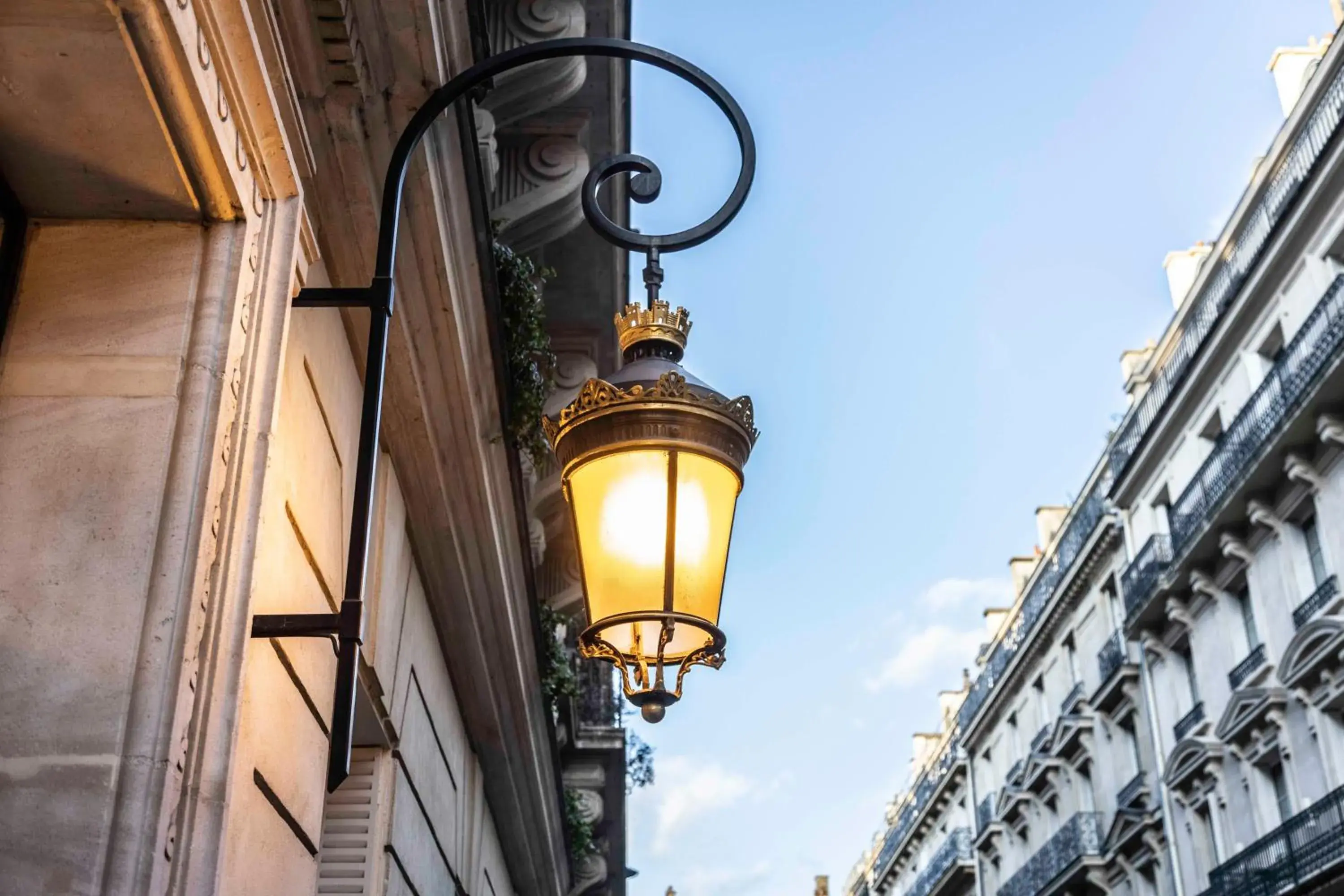 Facade/entrance in Bradford Elysées - Astotel Facade/entrance in Bradford Elysées - Astotel