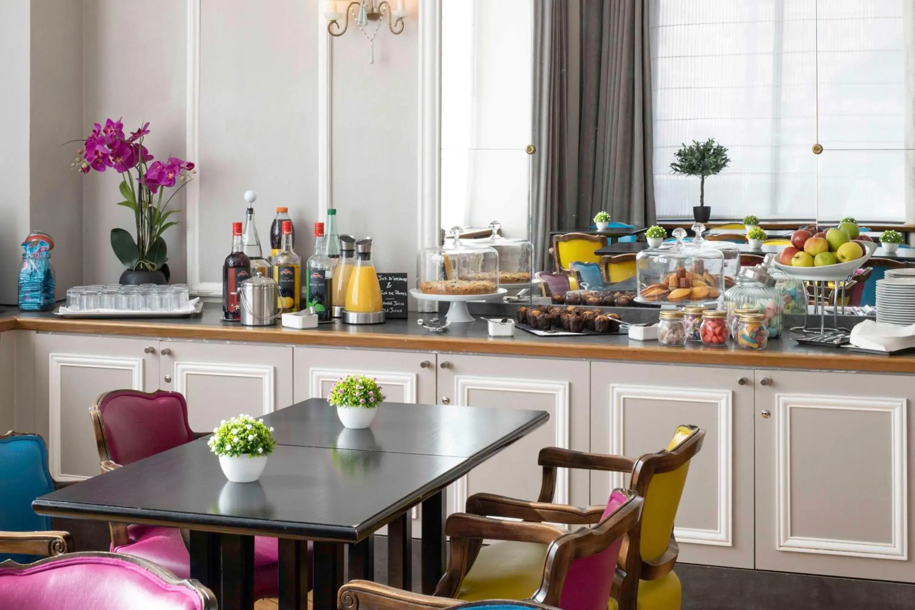 Restaurant/places to eat in Bradford Elysées - Astotel Restaurant/places to eat in Bradford Elysées - Astotel