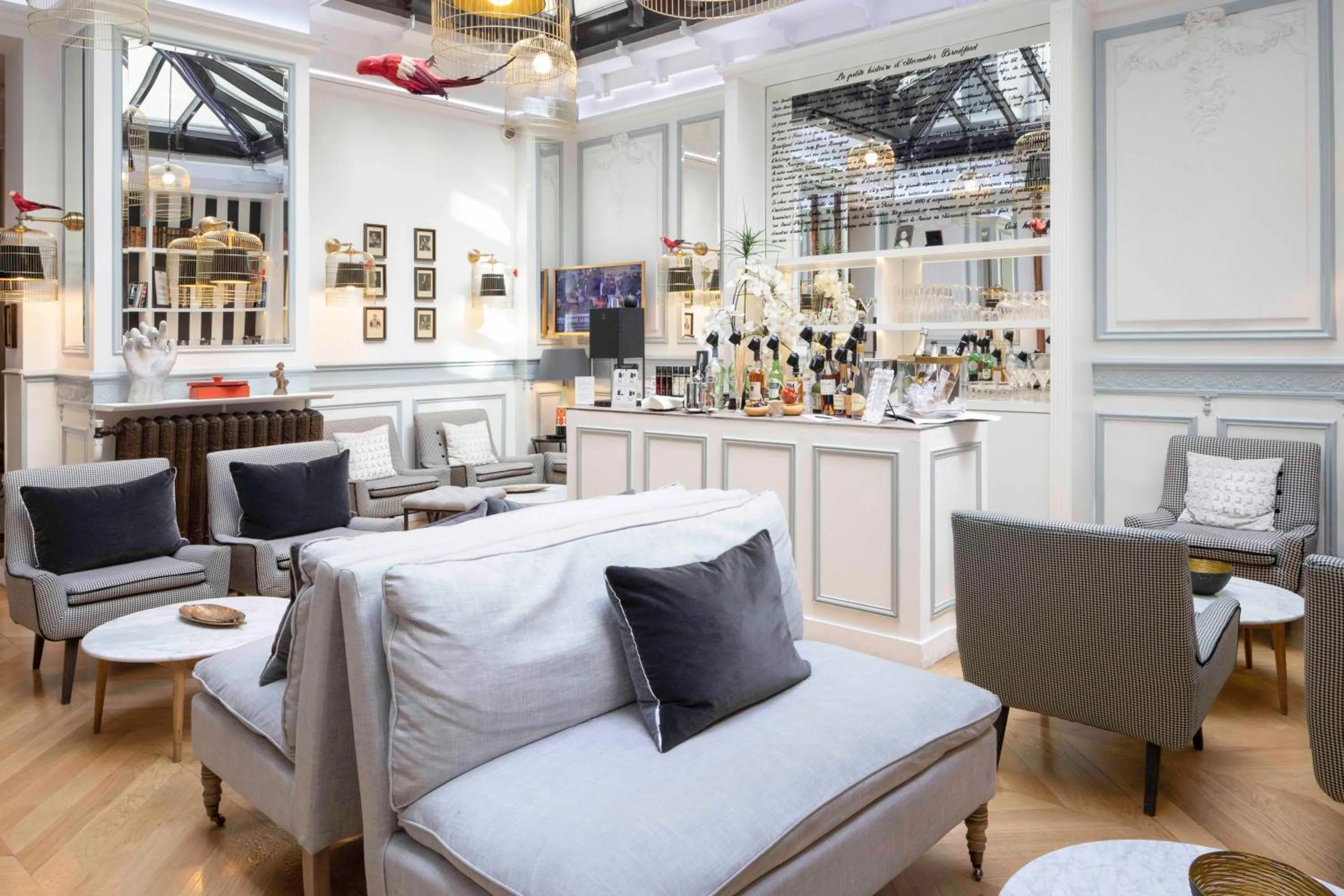 Lounge or bar in Bradford Elysées - Astotel