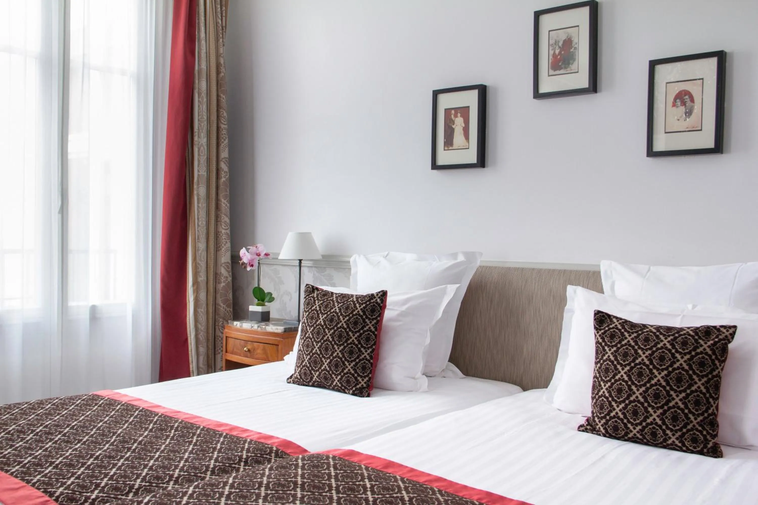 Photo of the whole room, Bed in Bradford Elysées - Astotel